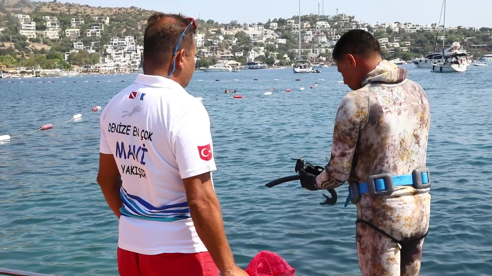 Bodrum Belediyesi’nden Türkbükü’nde deniz dibi temizliği
