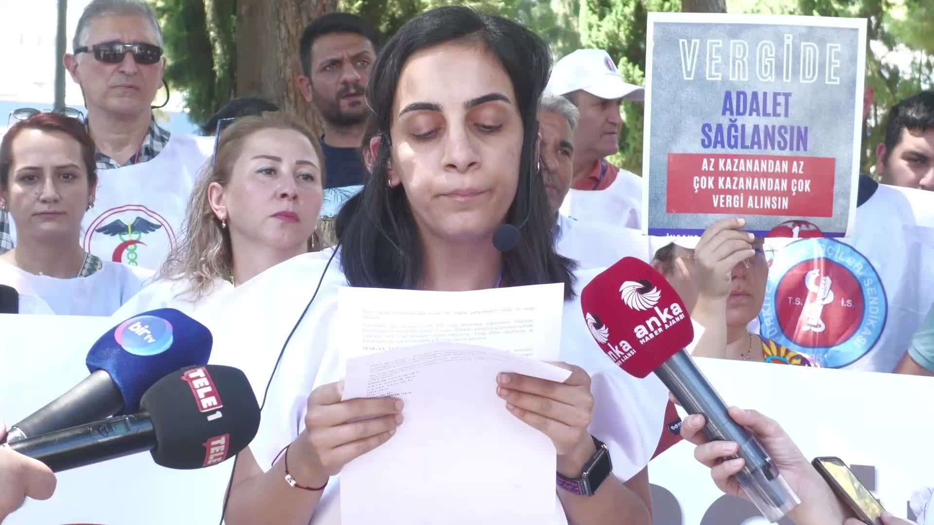 Sağlık çalışanlarından ‘vergi paketi’ protestosu: Yoksuldan alıp zengine veren bu vergi düzeninin değişmesini istiyoruz