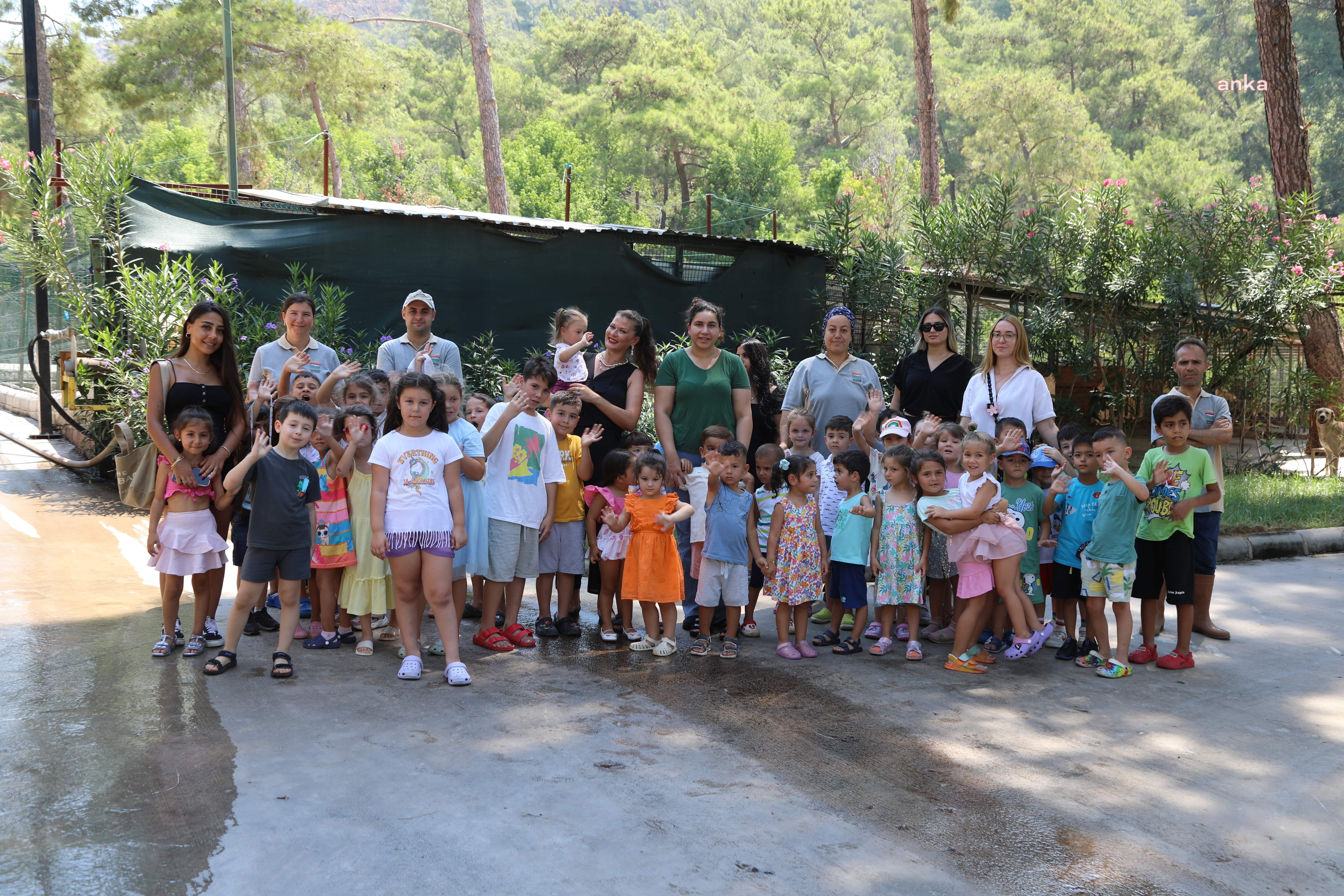 Küçük öğrencilerden Marmaris Belediyesi Geçici Hayvan Bakımevi’ne ziyaret
