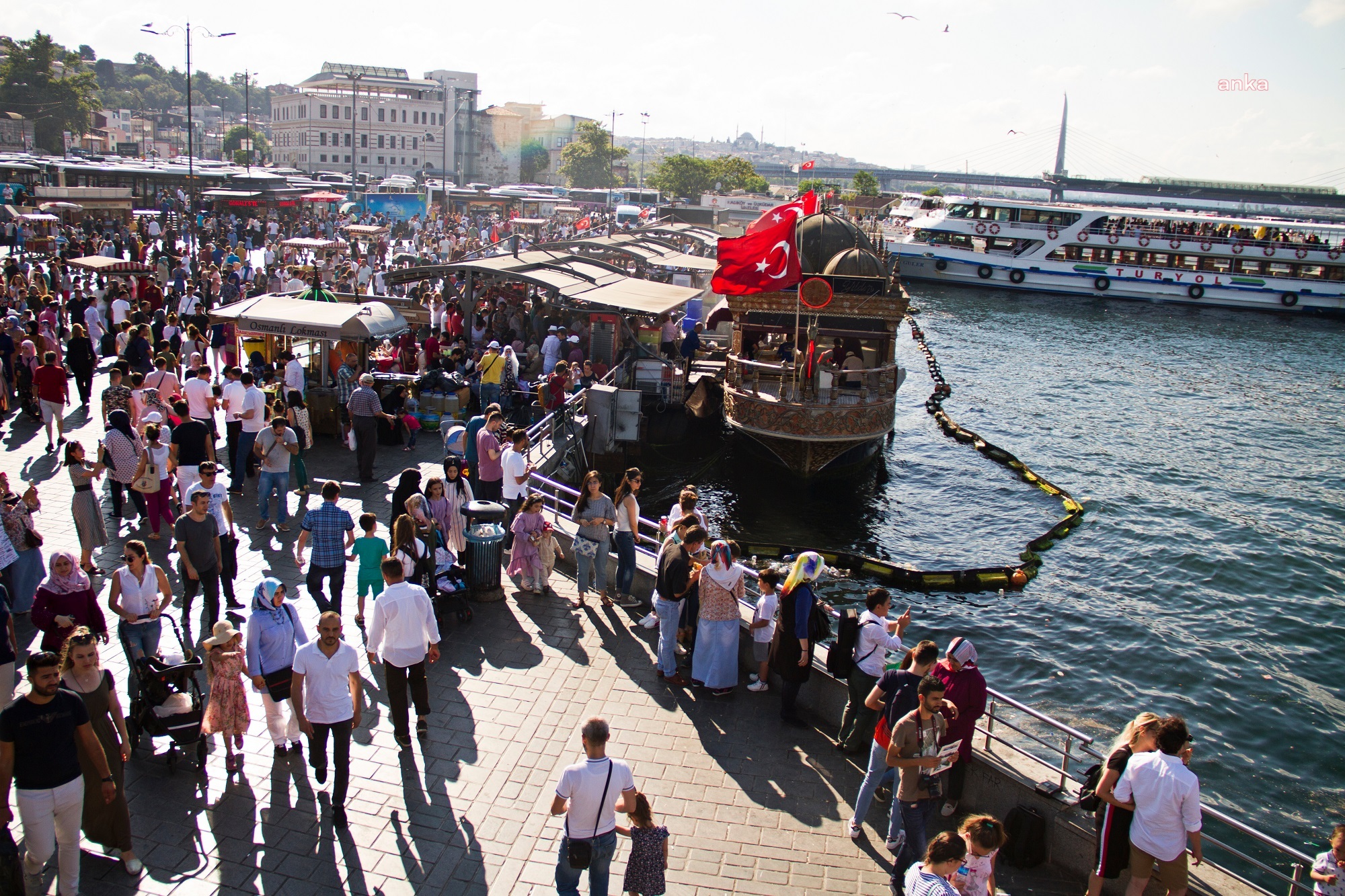 Yüzde 95'lere ulaşan nem İstanbulluları bunaltıyor... AKOM: Öğle saatlerine dikkat