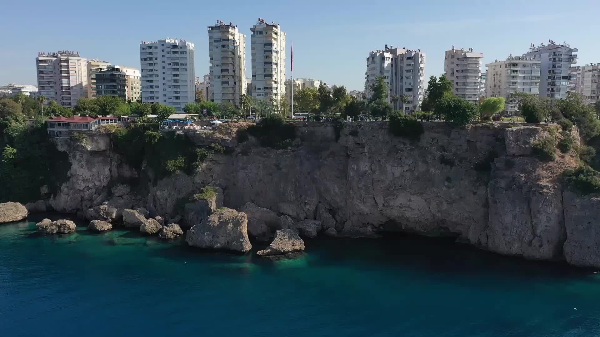 ANTALYADA’Kİ FALEZLERİ DAĞCILAR TEMİZLEDİ