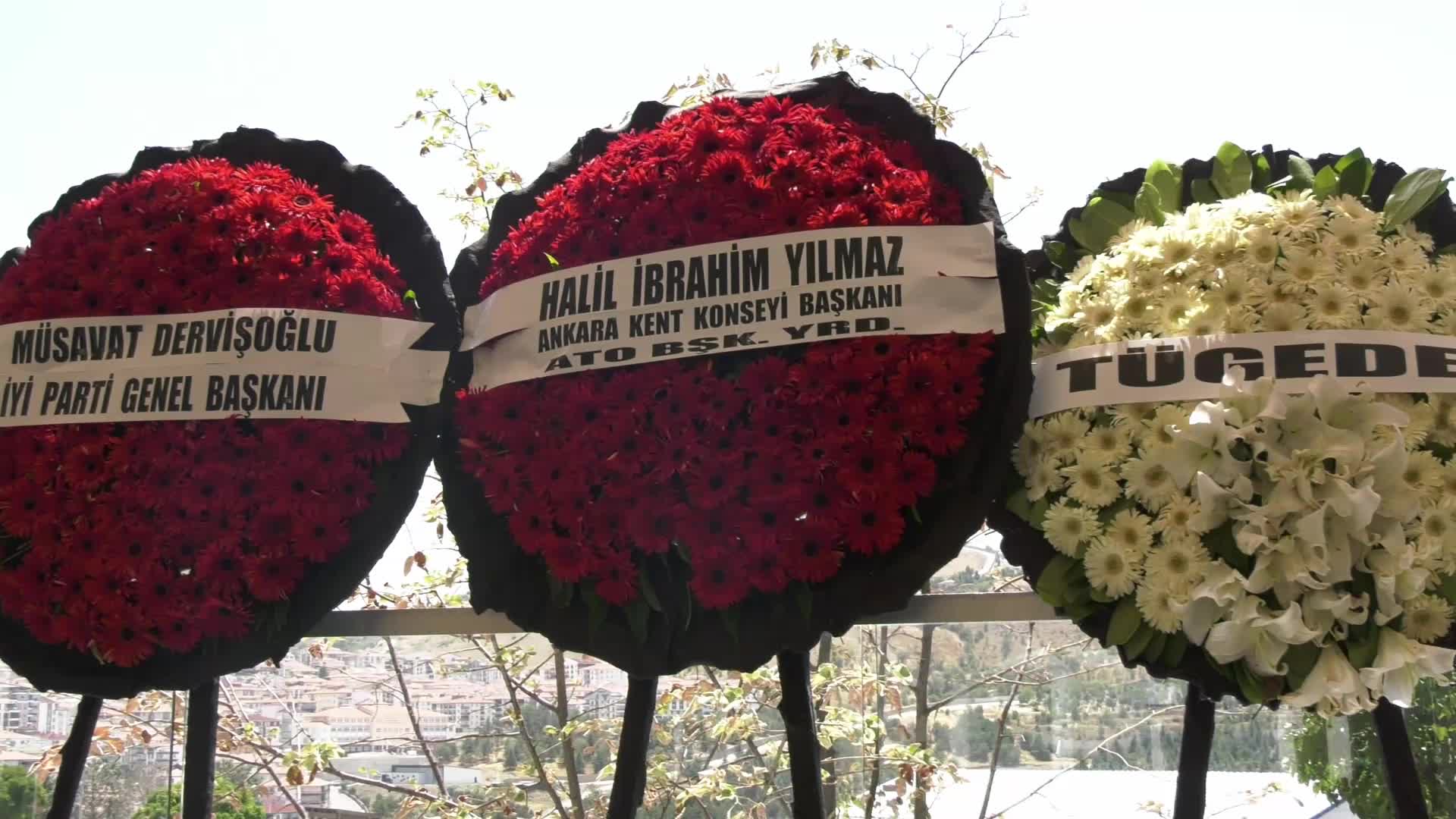 Saadet Partisi Genel Başkanı Temel Karamollaoğlu’nun annesi son yolculuğuna uğurlandı