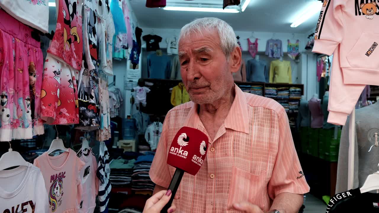 Marmaris esnafı: "Bu sene sezon çok kötü. 80 yaşındayım, direniyorum"