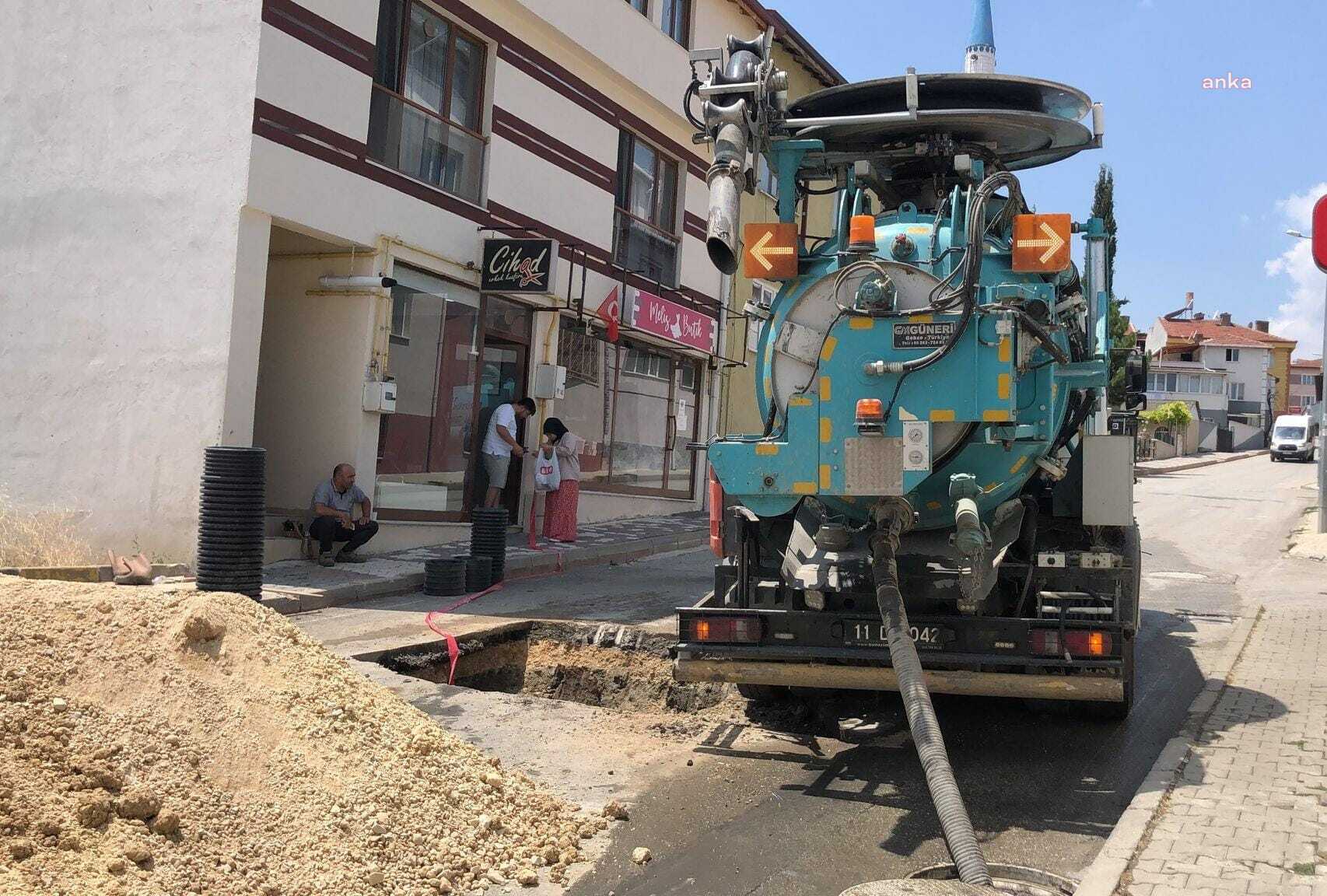 Bozüyük Belediyesi, yağmur suyu hatlarını yeniliyor