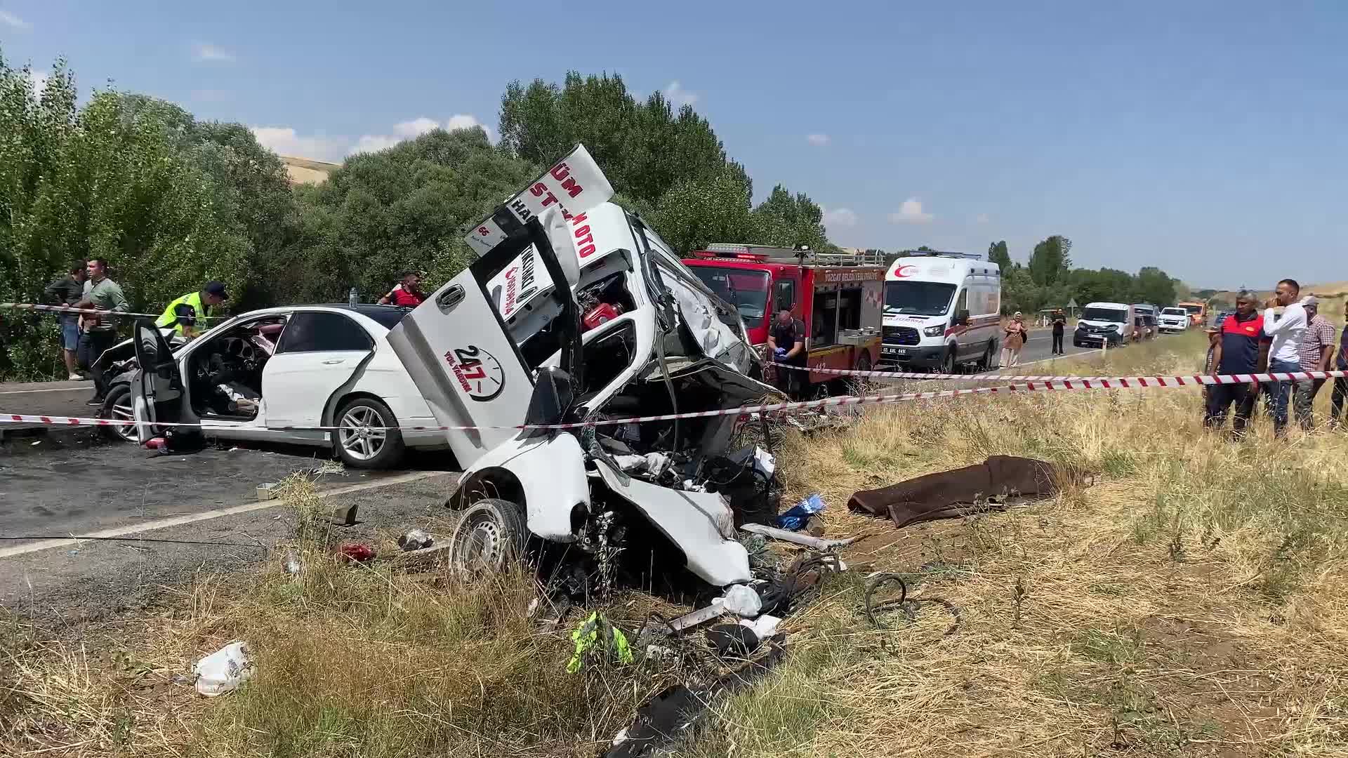 Yozgat'taki trafik kazasında ölen aile fertleri toprağa verildi