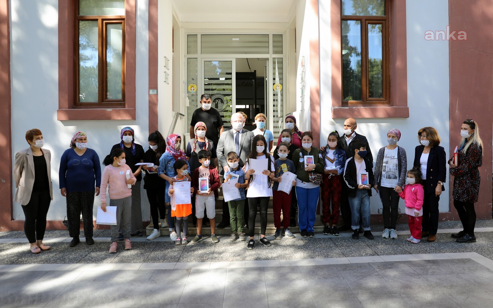 MENTEŞE BELEDİYE BAŞKANI GÜMÜŞ'TEN ÖĞRENCİLERE TABLET