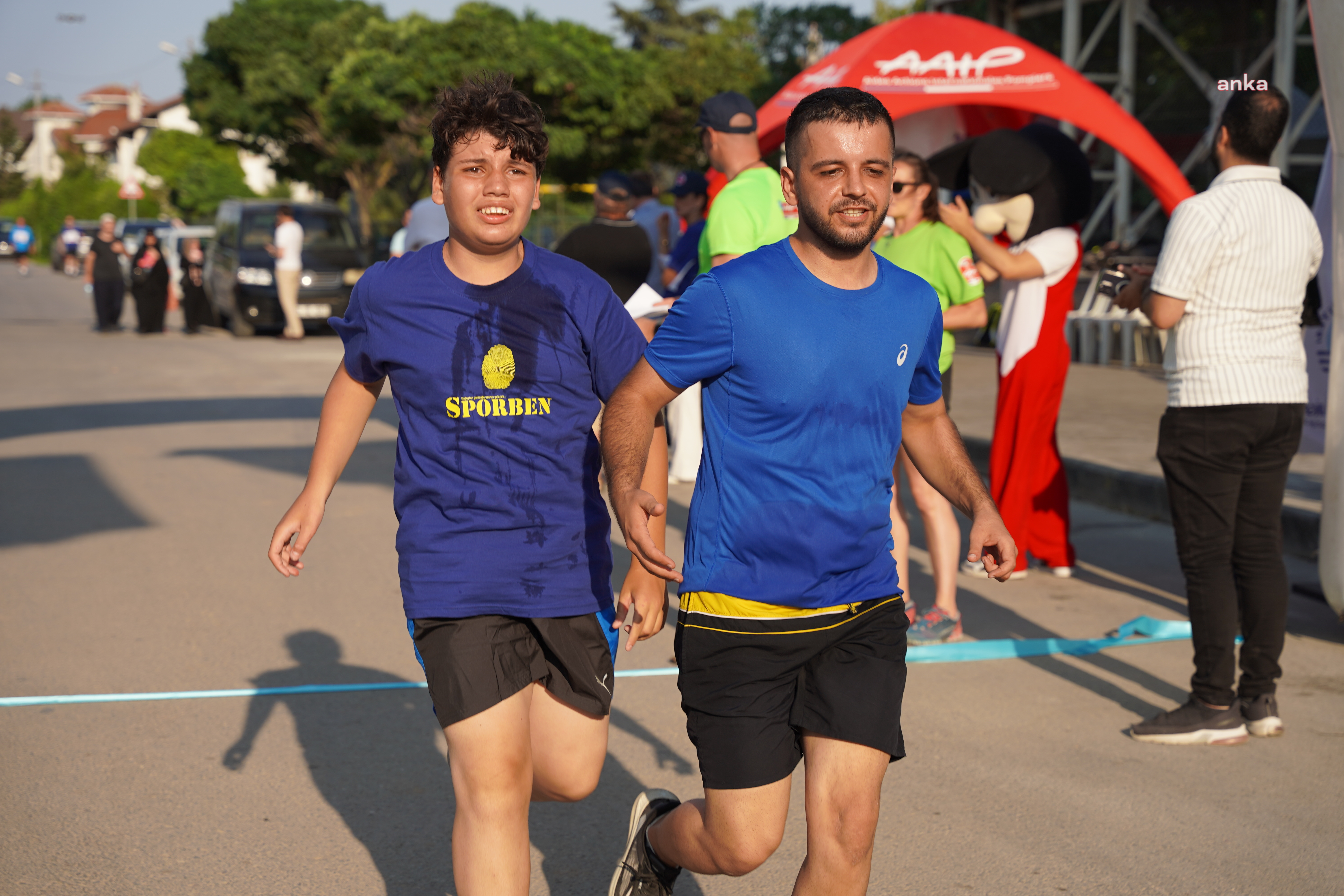 Tuzla’da otizm farkındalığı için paratriatlon yarışı