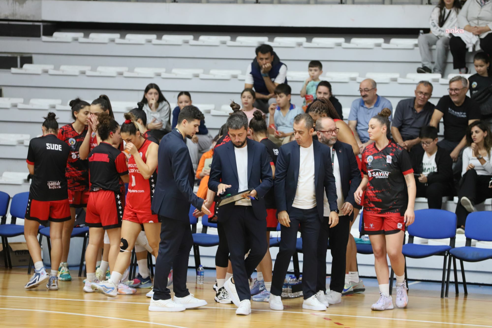 Turgutlu Belediyesi Kadın Basketbol Takımı'nda teknik ekiple yola devam