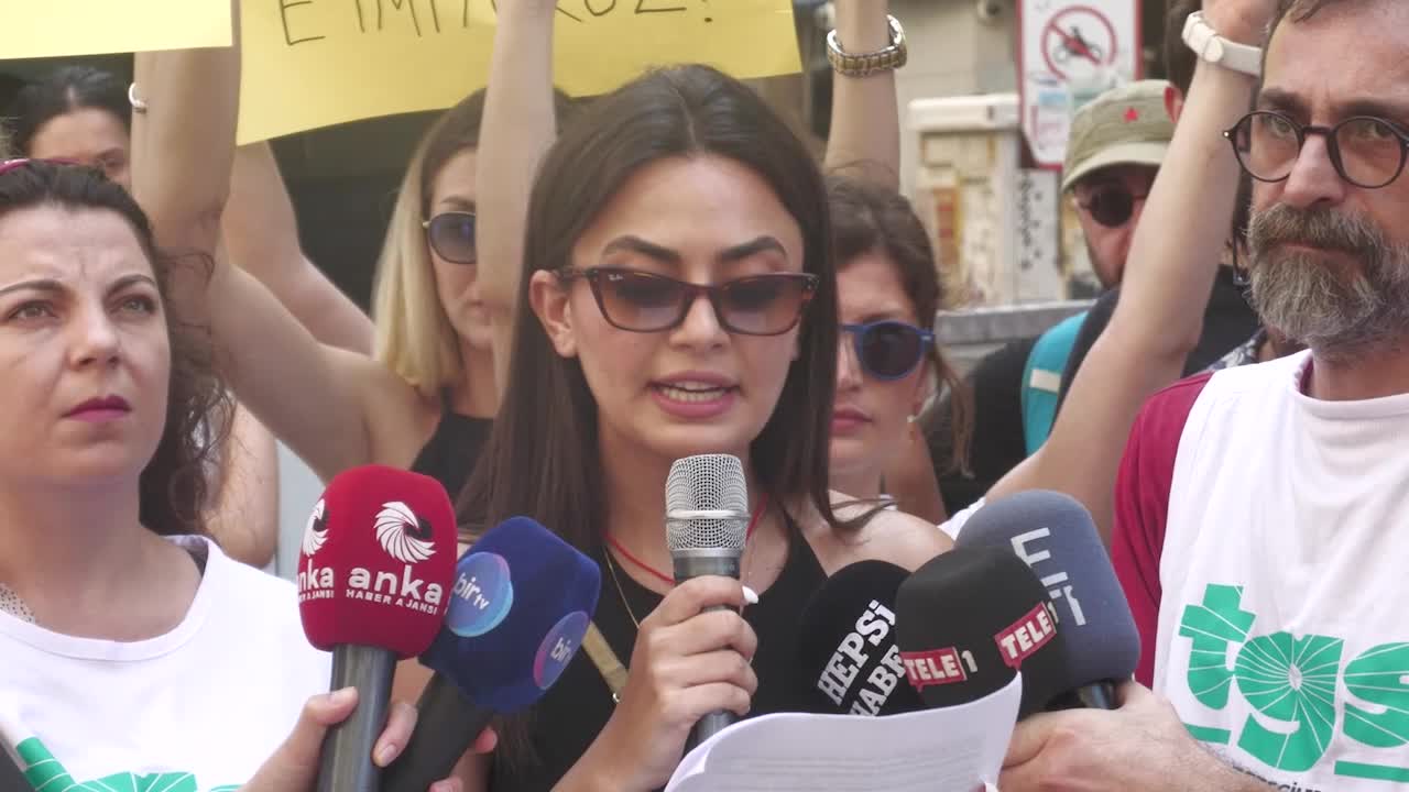 İzmirli gazetecilerden ‘maaş' protestosu: "Geçinemiyoruz haberiniz olsun"