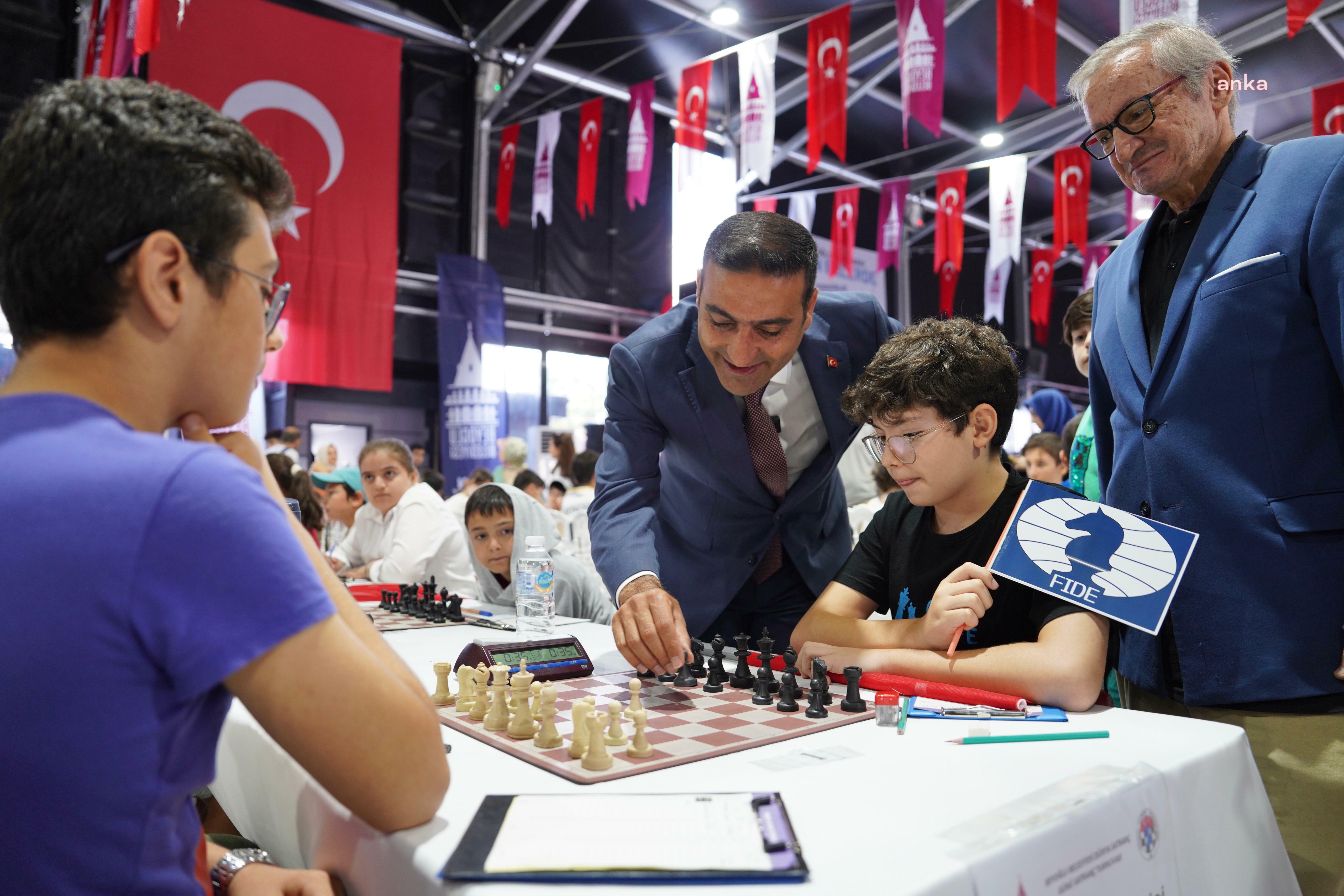 Genç sporcular, Beyoğlu Satranç Turnuvası'nda yarıştı