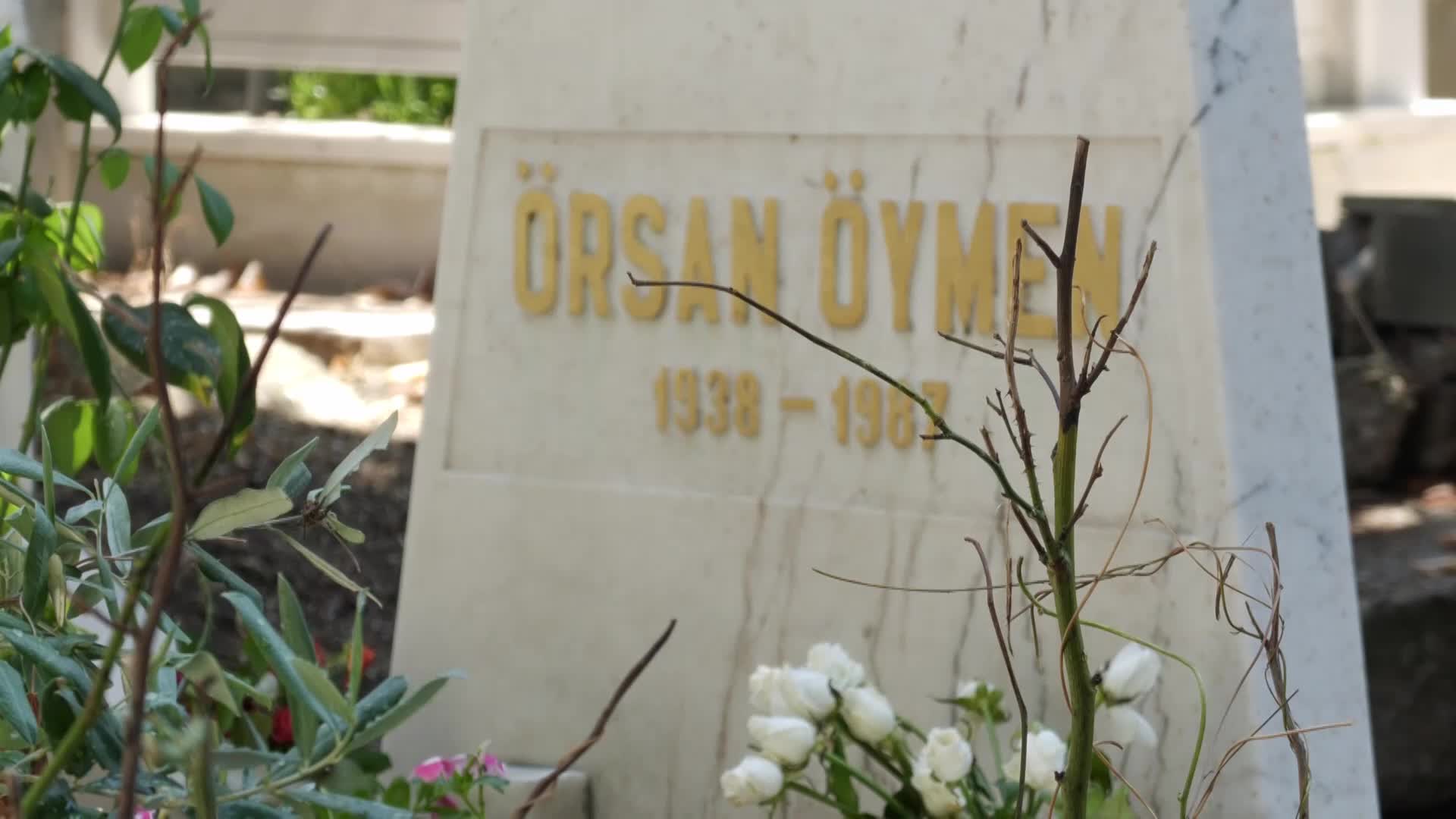 Gazeteci Örsan Öymen, ölümünün 37’nci yılında mezarı başında anıldı