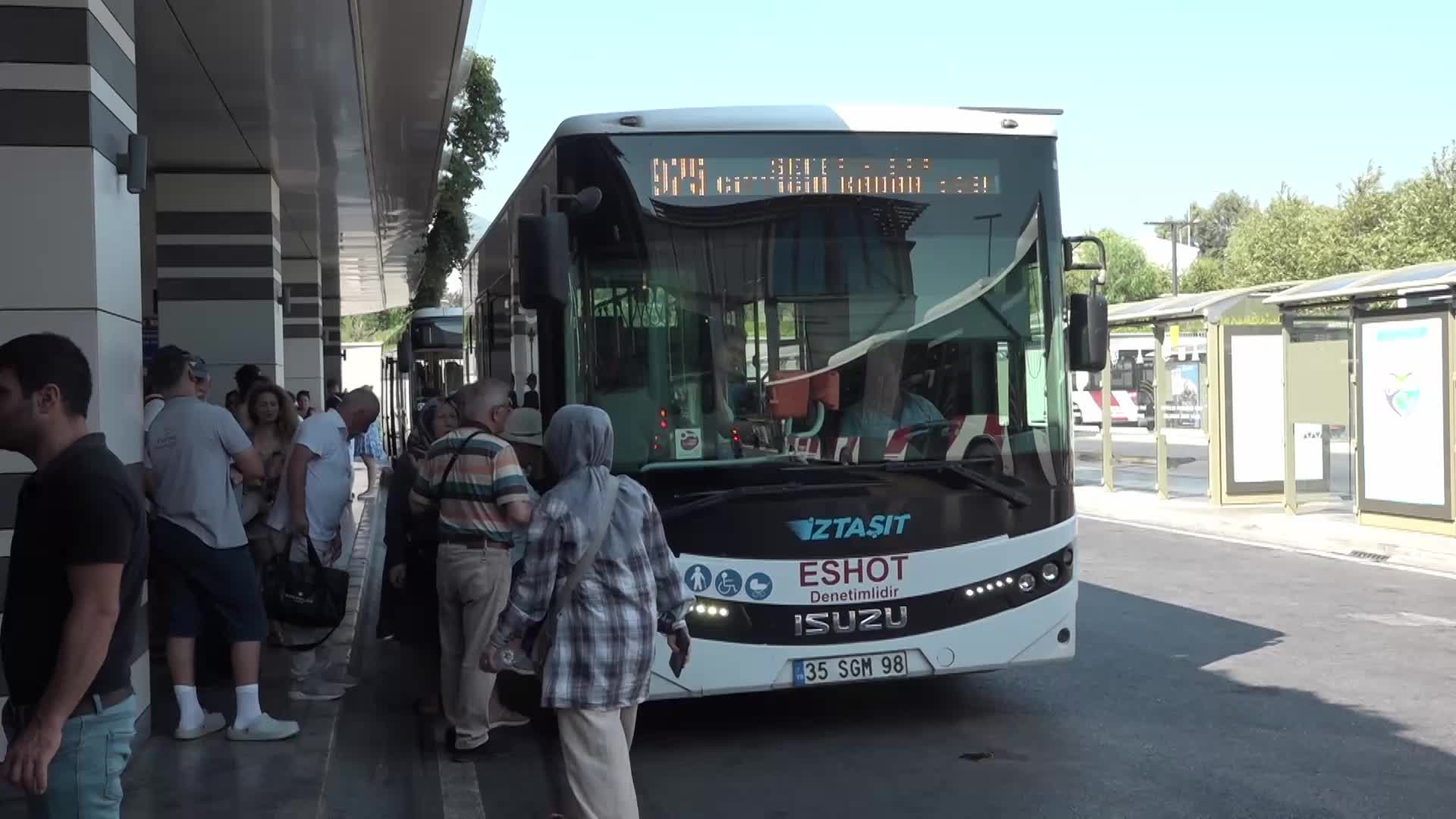 İzmir’de toplu ulaşımda 90 dakika ücretsiz aktarma başladı
