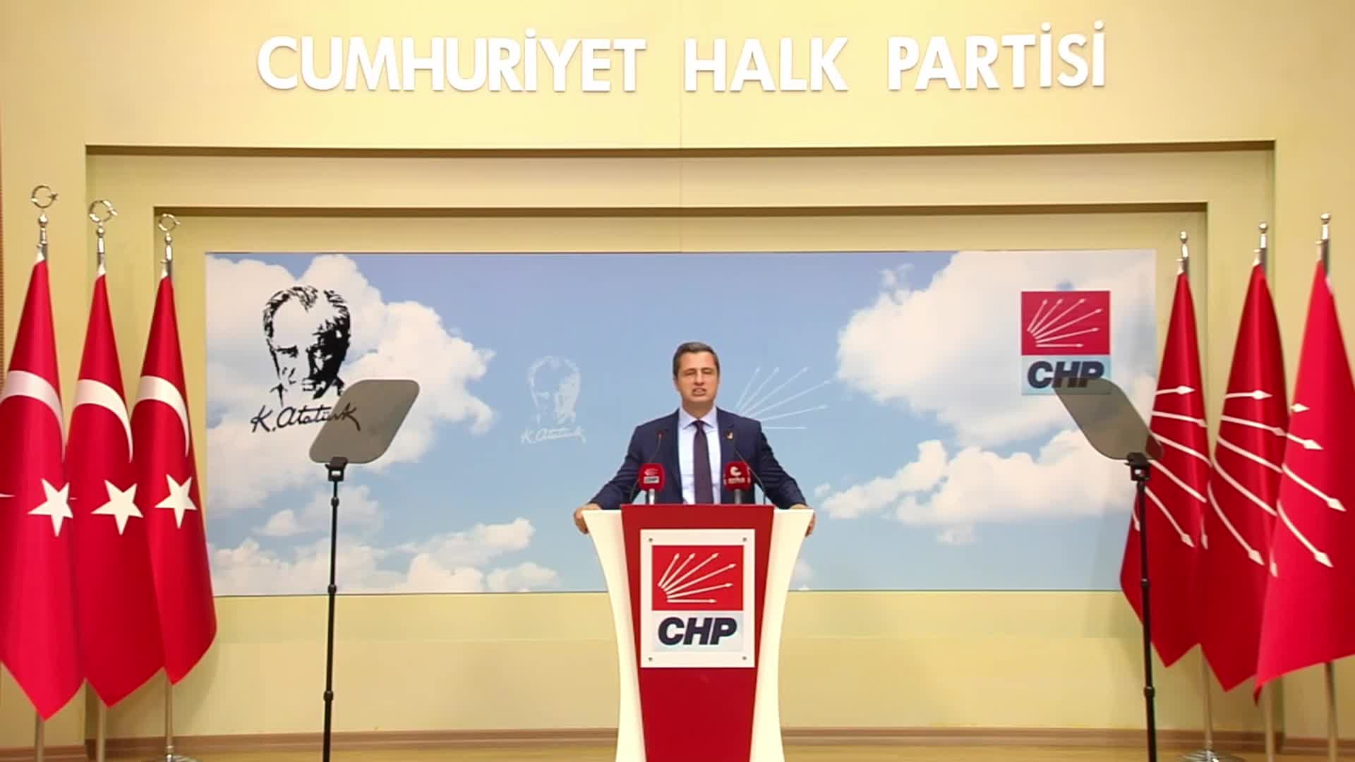 Deniz Yücel'den Bakan Şimşek'e: "Moody’s kredi notumuzu yükseltince Ayşe teyzenin tenceresi kaynamıyor, Ahmet amcanın borçları bitmiyor"