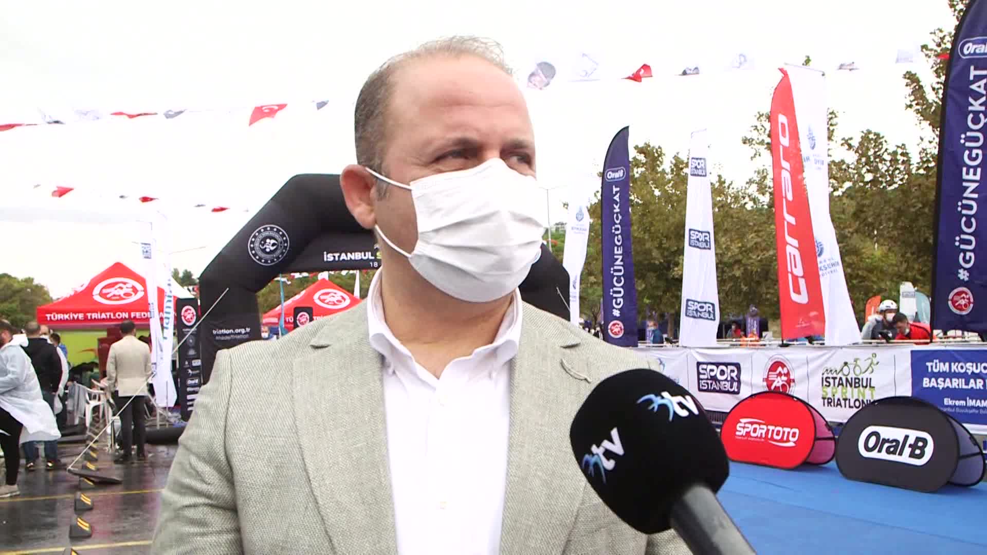 BEYLİKDÜZÜ’NDE 300 TRIATLON SPORCUSU KIYASIYA YARIŞTI