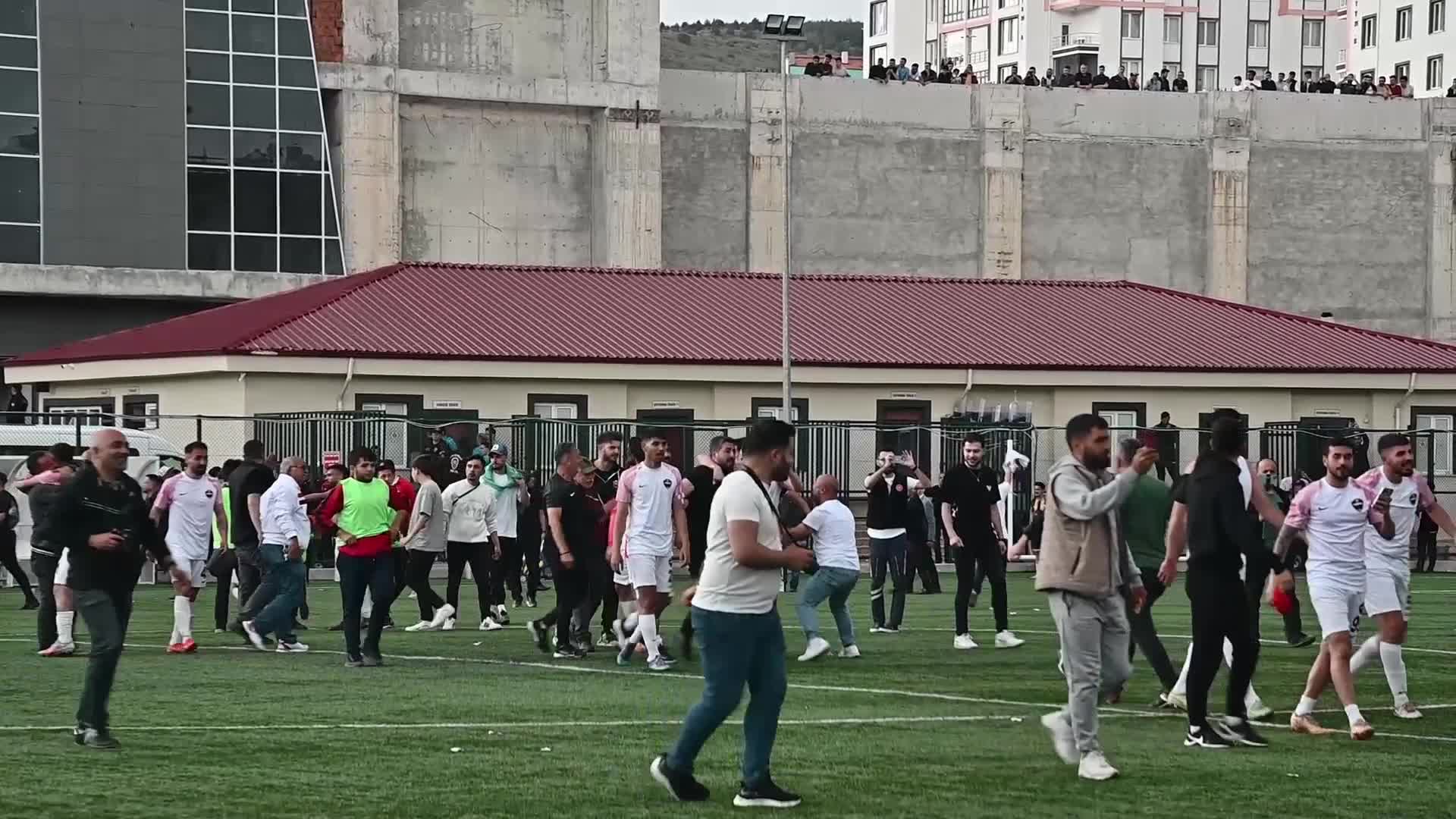 Şampiyon olarak 3. Lig'e çıkan Yozgat Belediyesi Bozokspor'da yönetim krizi yaşanıyor