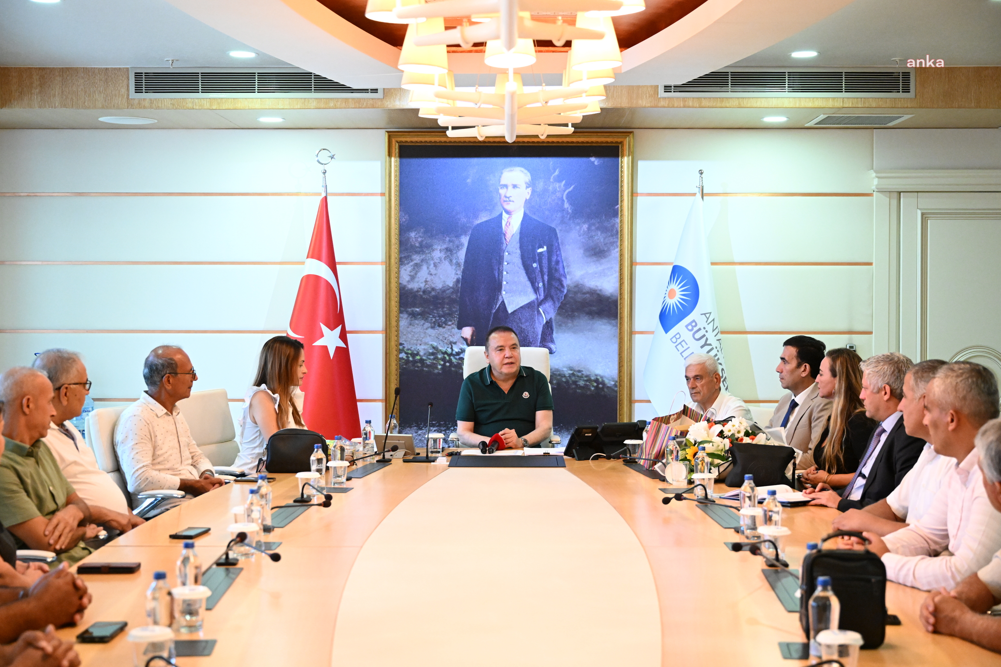 Antalya Büyükşehir Belediye Başkanı Böcek’e muhtarlardan ziyaret