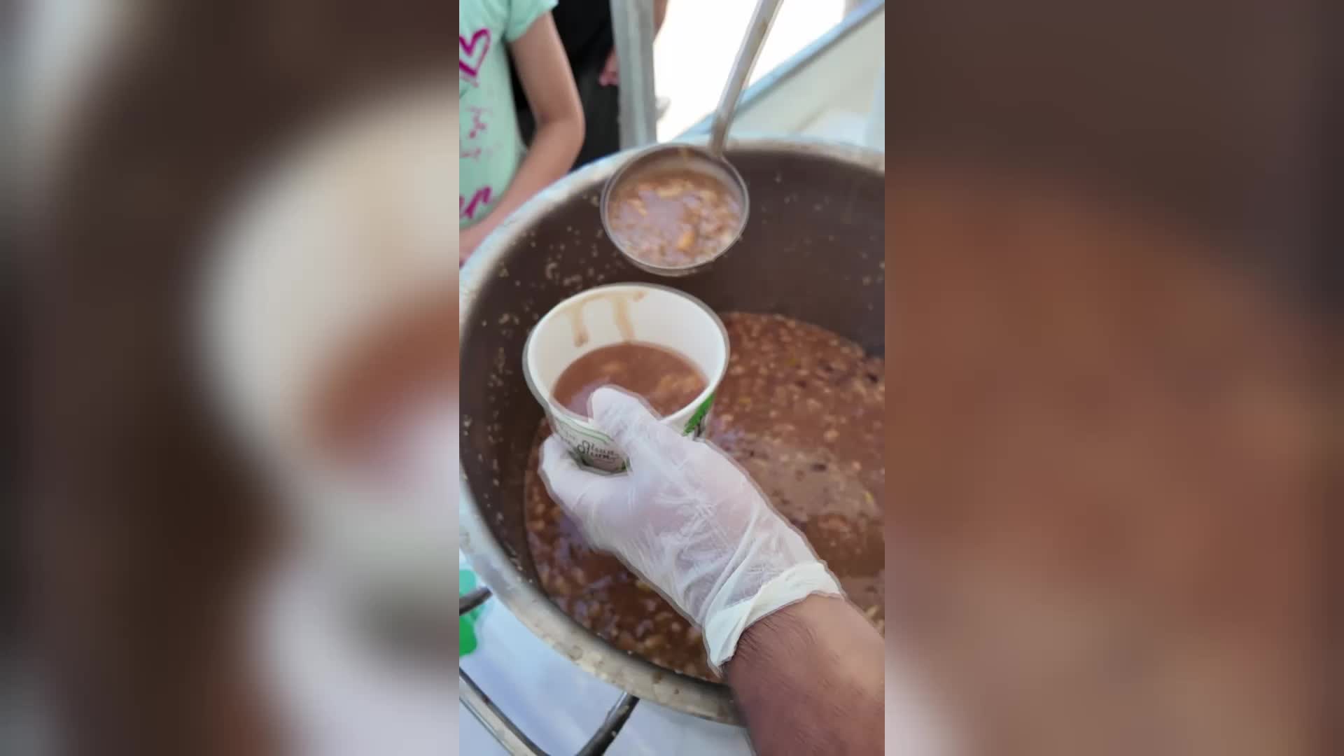 Şehitkamil Belediyesi'nden aşure ikramı