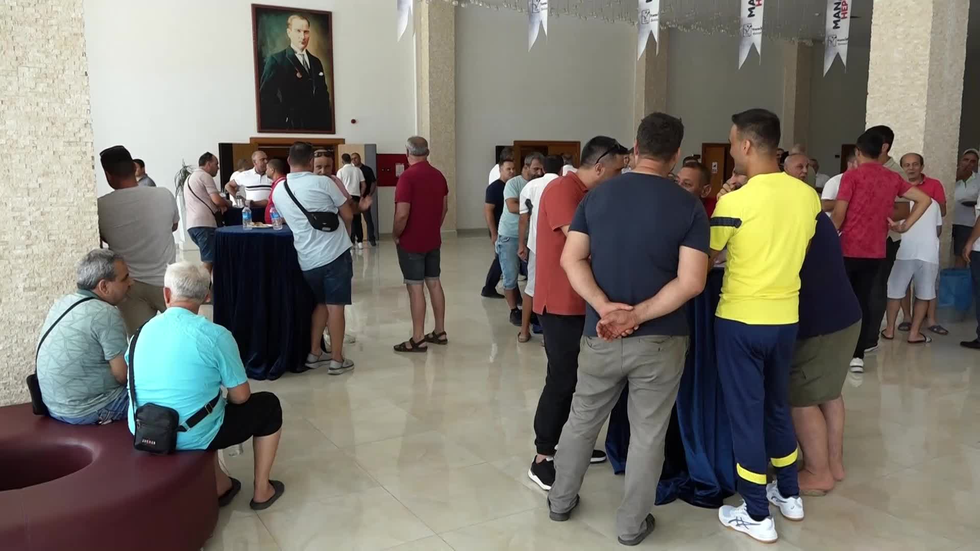 Manavgat Belediye Başkanı Kara, pazarcılarla buluştu