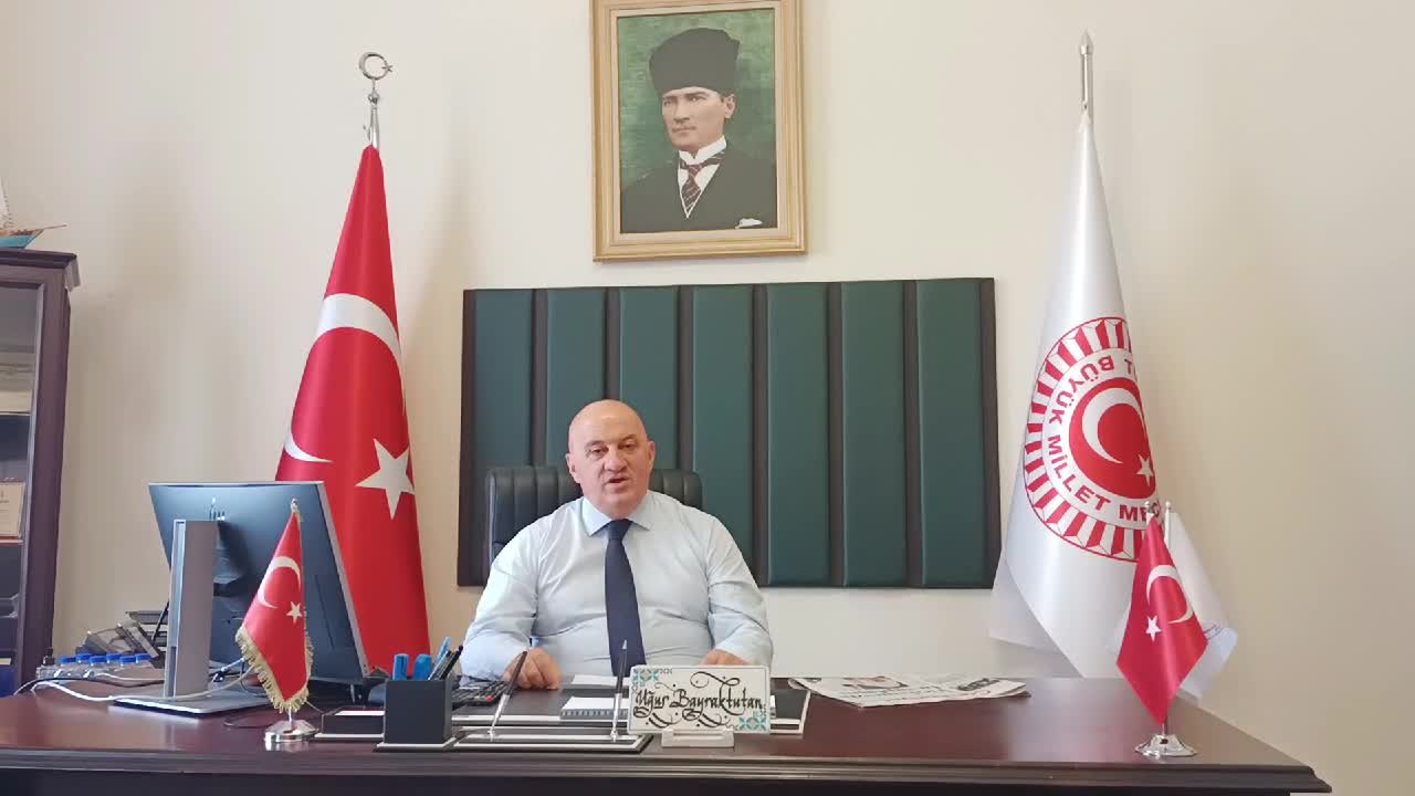 Uğur Bayraktutan: "2024 Türkiye’sinde köy yolu 17 gündür kapalı”