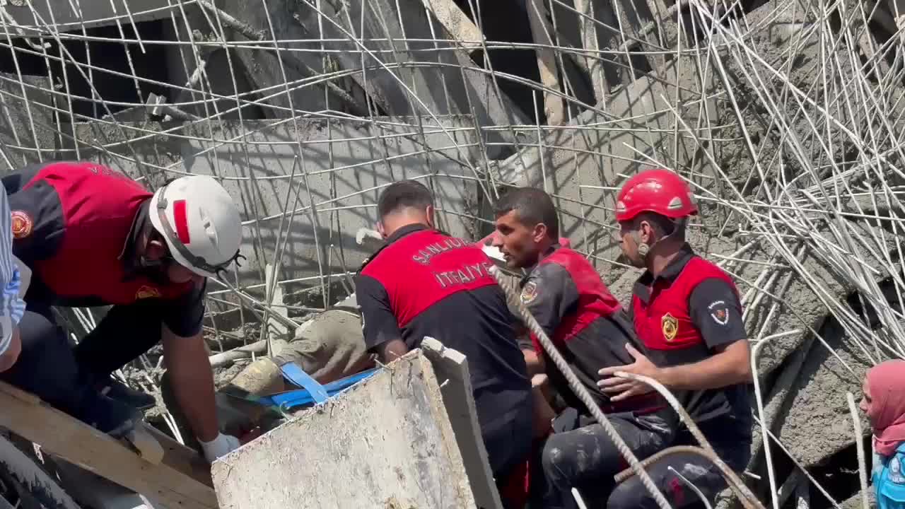 Şanlıurfa'da tek katlı inşaatta meydana gelen göçükte bir işçi yaralandı