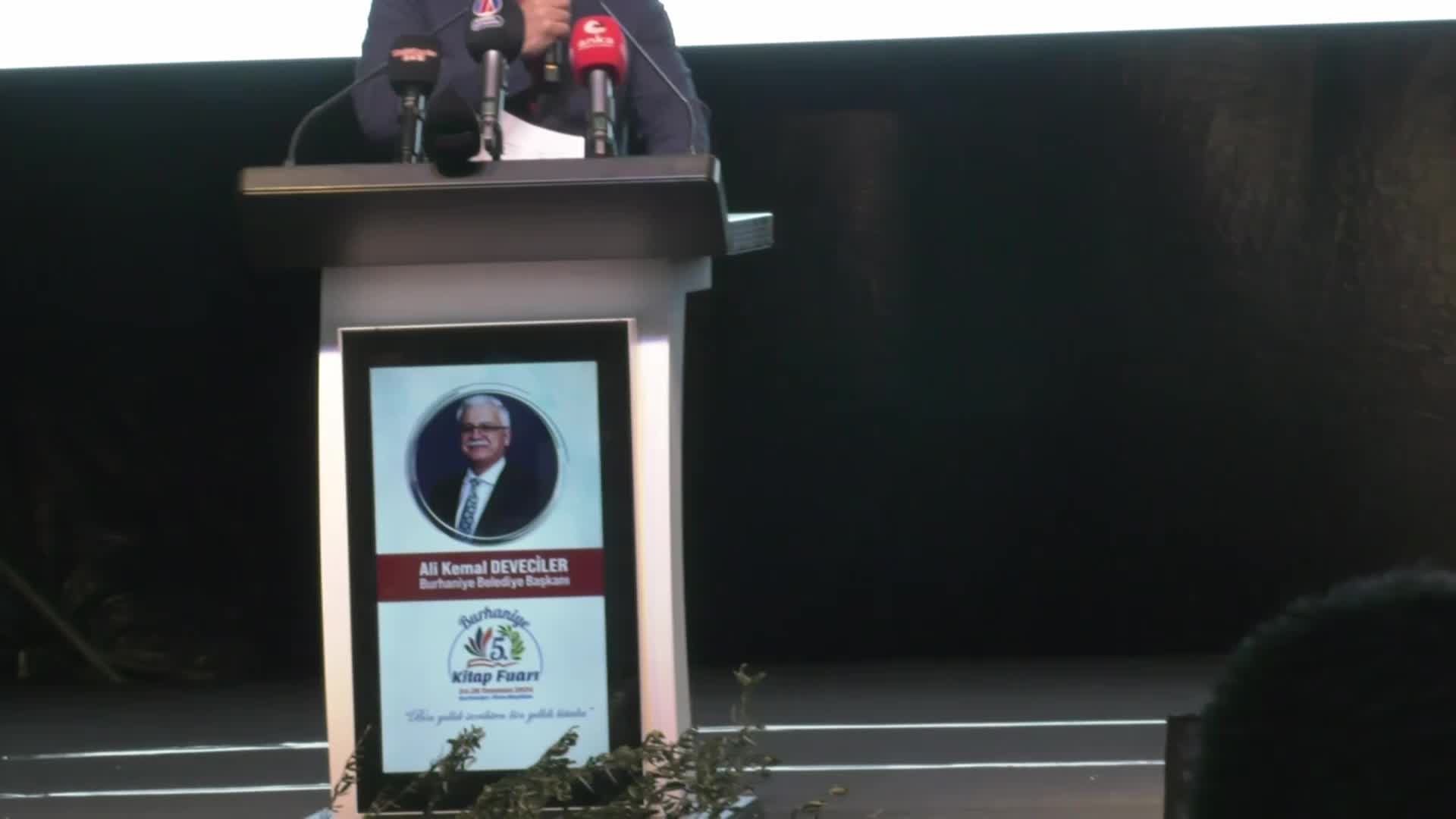 Burhaniye 5. Kitap Fuarı başladı... Gökan Zeybek: "Belediyelerin borçlarının kesilmesi durumunda ne öğrencilerin burslarını ne yaşlıların hizmetini aksatacaksınız"