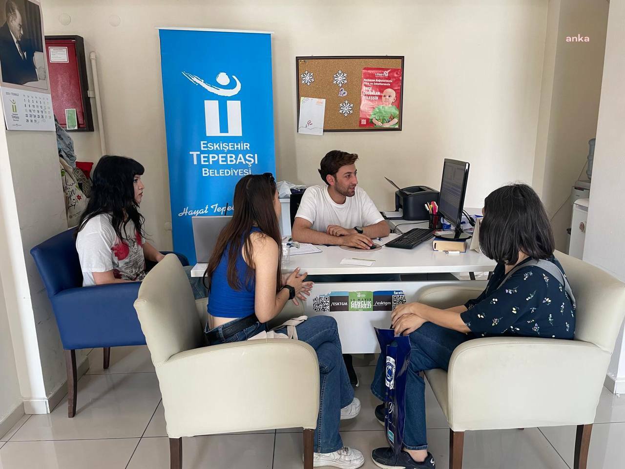 Tepebaşı Belediyesi, öğrencileri tercih döneminde yalnız bırakmıyor