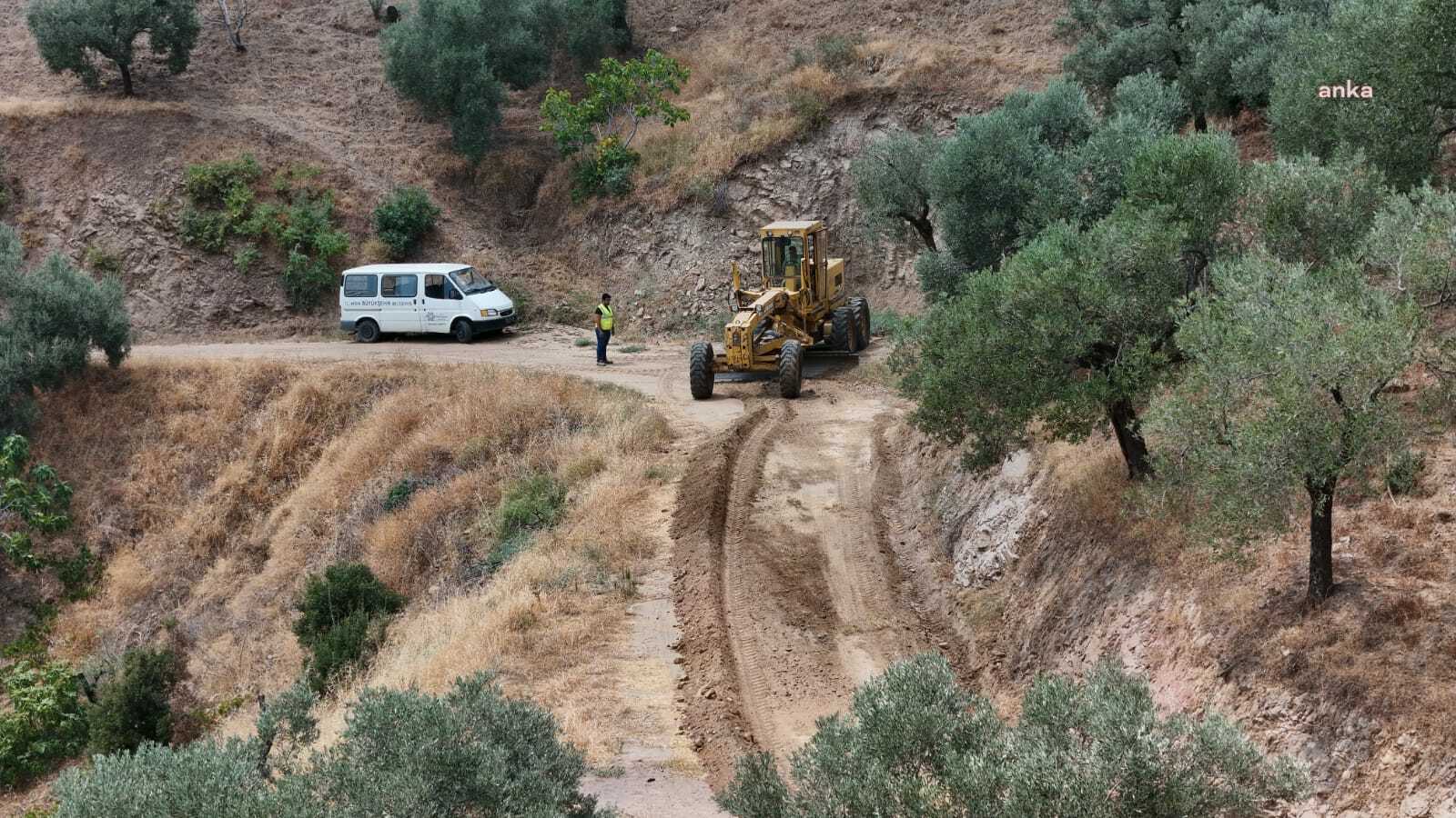 Aydın Büyükşehir, yol çalışmalarını sürdürüyor