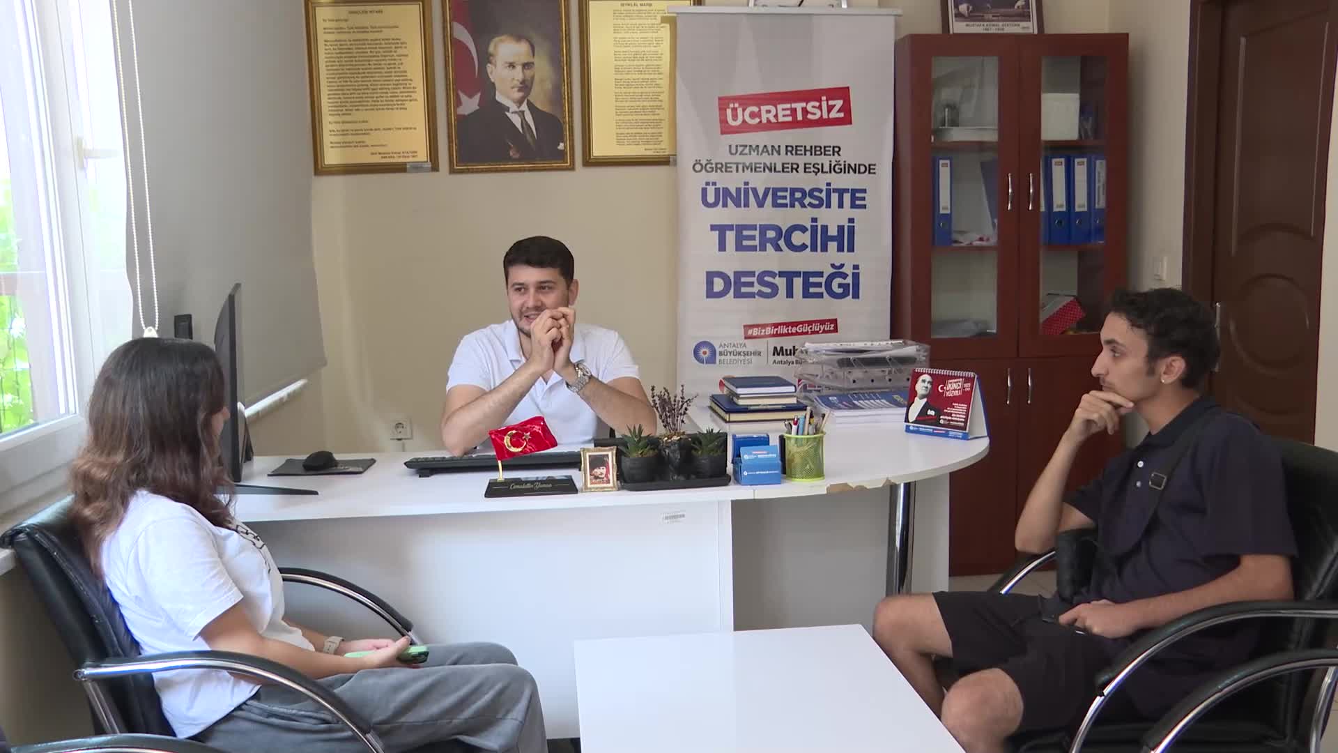 Antalya Büyükşehir’den üniversite öğrenci adaylarına ücretsiz destek
