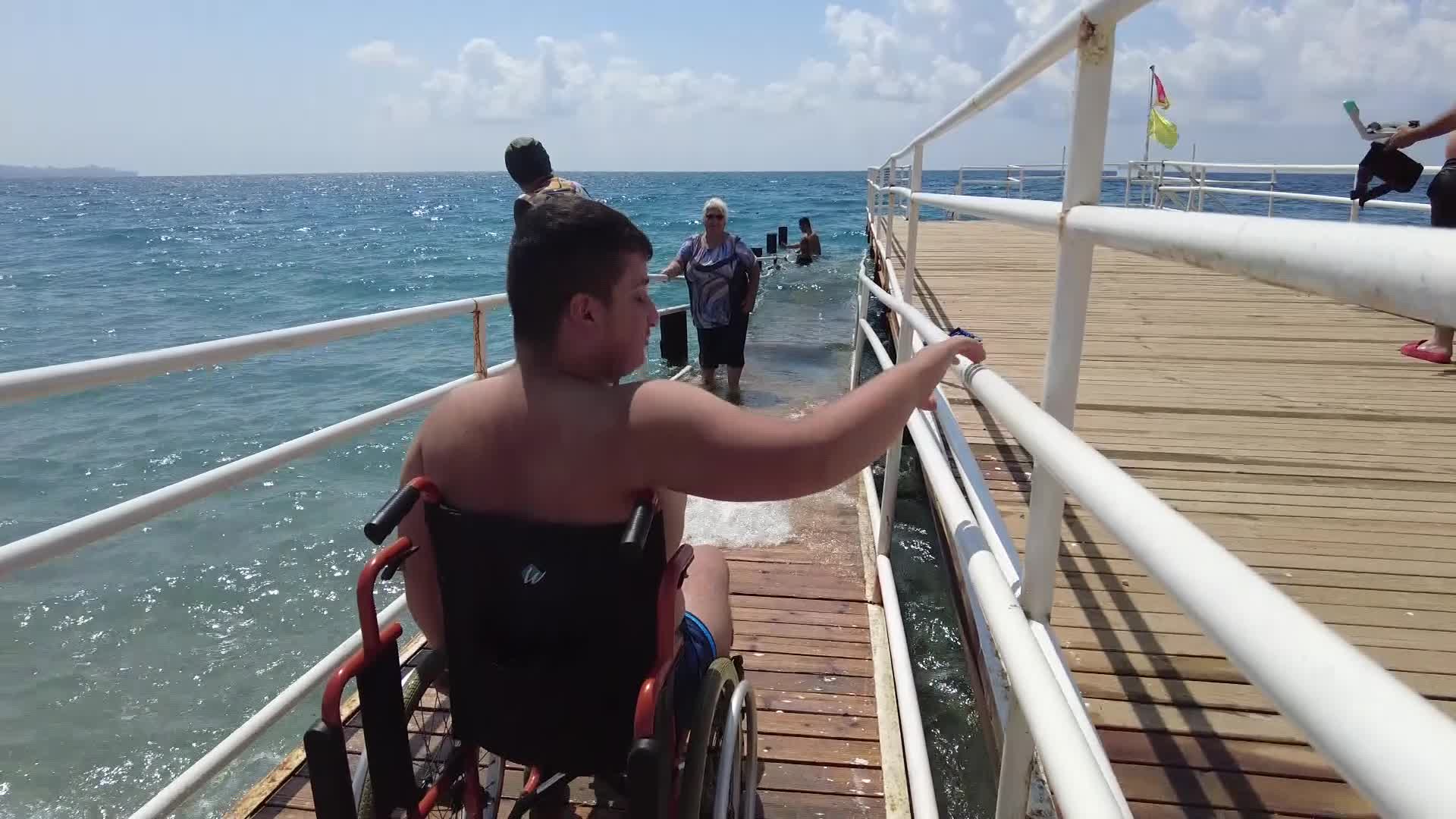 Antalya Engelsiz Plajlarına ziyaretçi akını