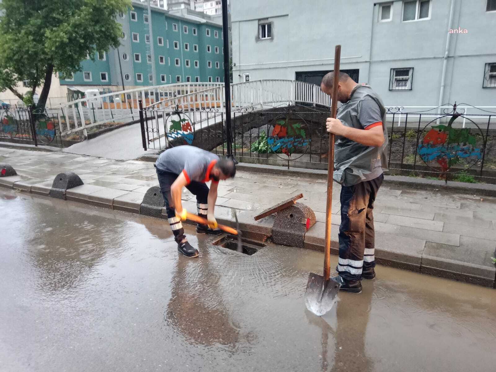 Karadeniz Ereğli Belediyesi, kötü hava koşullarına karşı çalışmalarını sürdürüyor