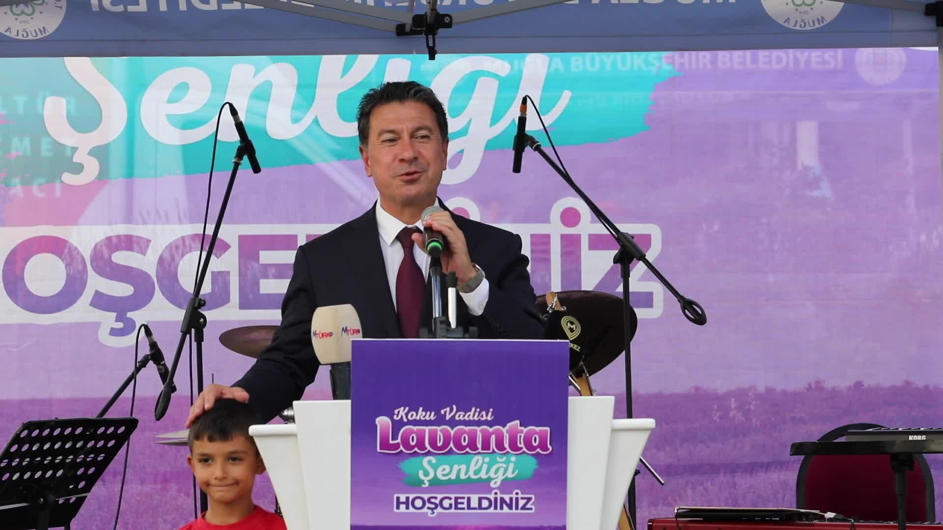 Muğla Büyükşehir Belediyesi’nin Lavanta Hasat Şenliği’nde üretici ve vatandaşlar bir araya geldi