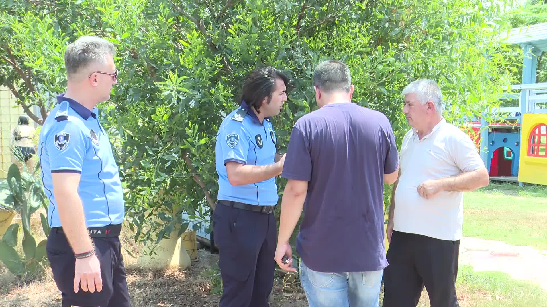 Antalya Büyükşehir, sahilde kamusal alanları işgal eden karavanları tahliye etti