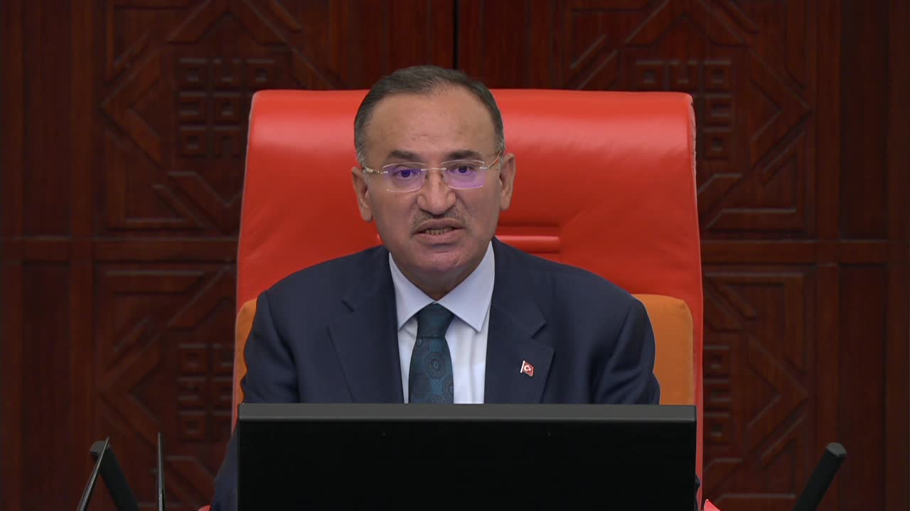 Aşkın Genç: “Sigorta prim oranlarının belirlenmesi yetkisinin cumhurbaşkanına devredilmesi sosyal hukuk devleti ilkesine aykırıdır”
