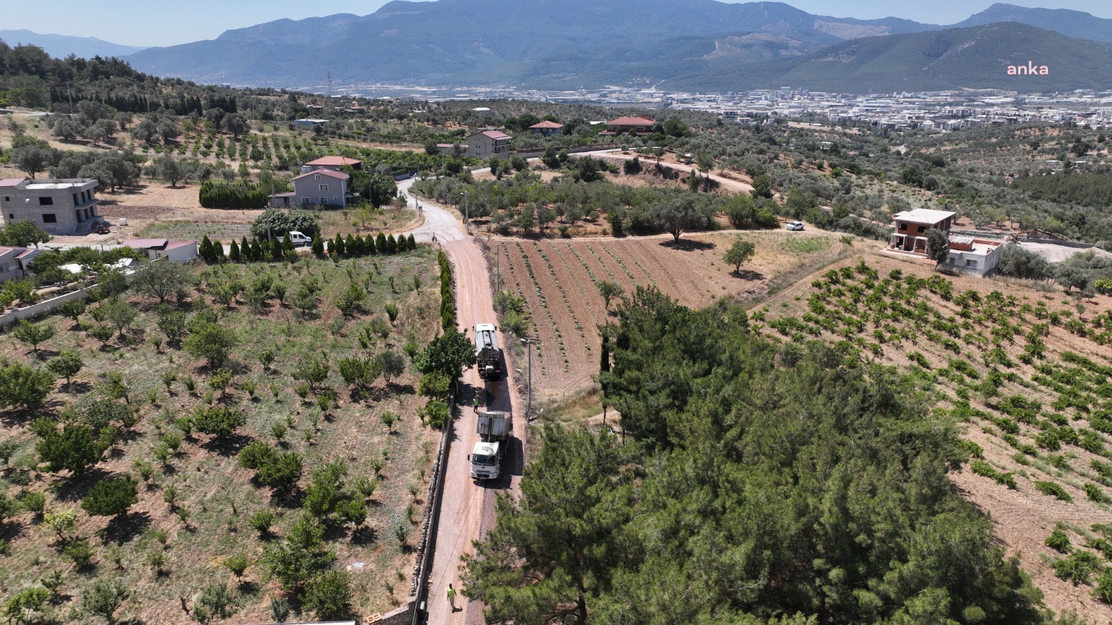 İzmir Büyükşehir 3 ayda 40 kilometrelik köy yolunu yeniledi