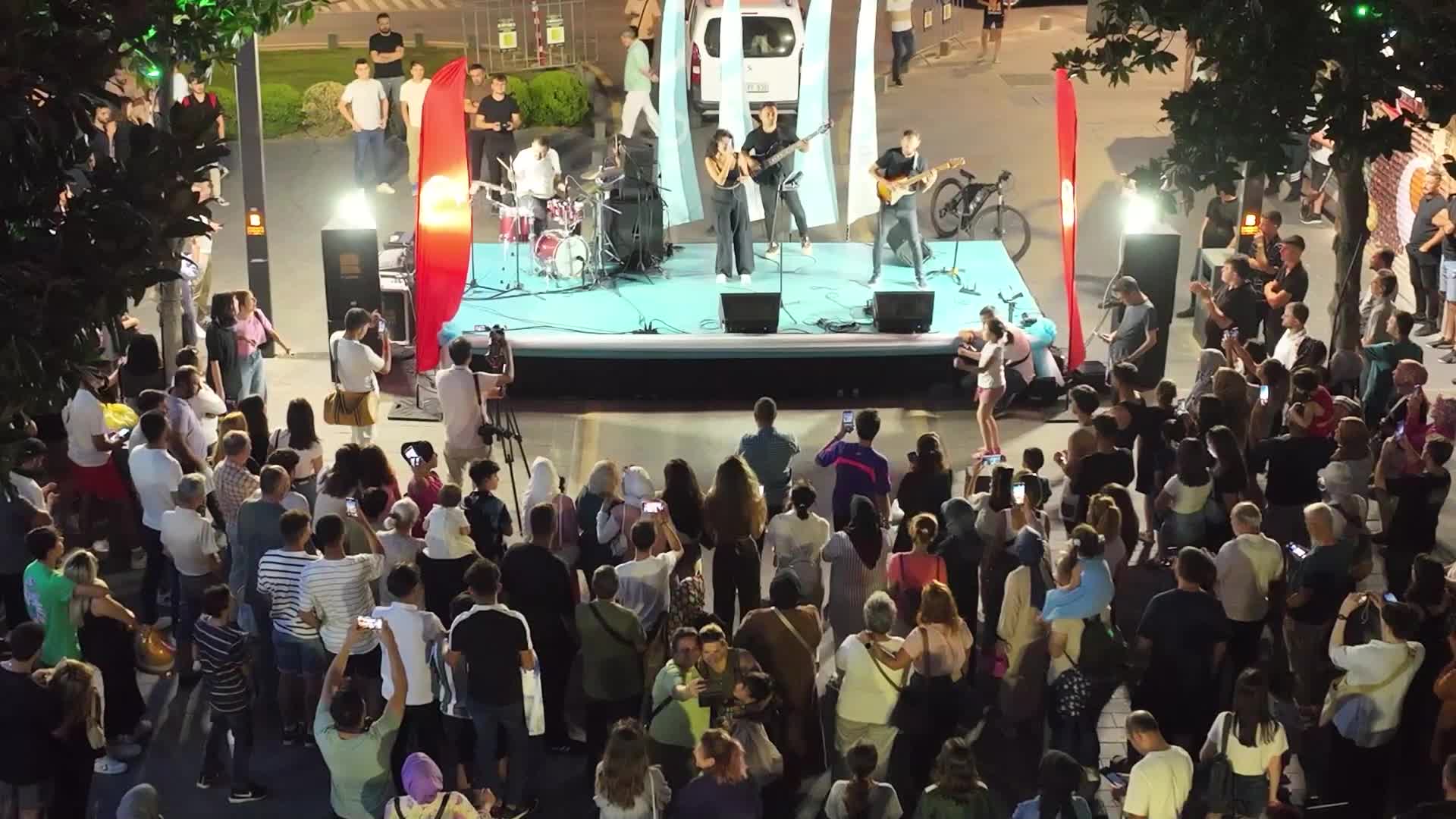 Balıkesir’de Milli Kuvvetler Caddesi trafiğe kapandı, sanata açıldı