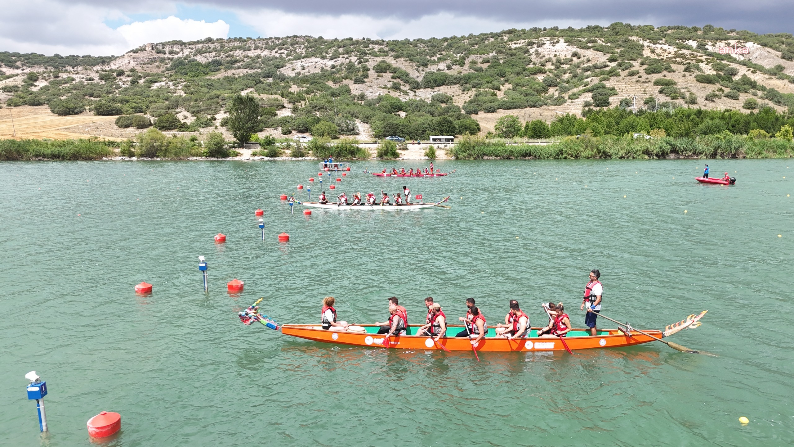 Eskişehir’de düzenlenen “Su Sporları Şenliği” heyecana sahne oldu