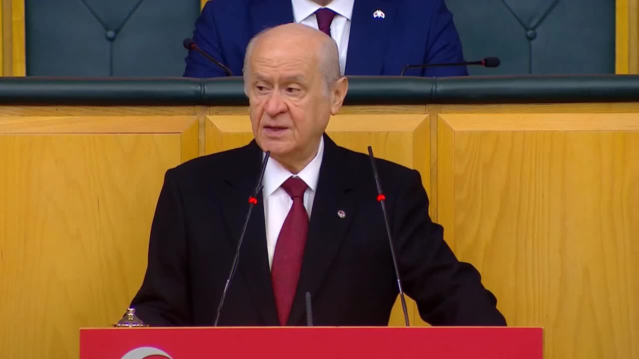 BAHÇELİ: BİZ ASKIYA EKMEK KOYDUK EKMEKSİZLER BİRER BİRER SAKLANDIKLARI DELİKTEN ORTAYA ÇIKTI