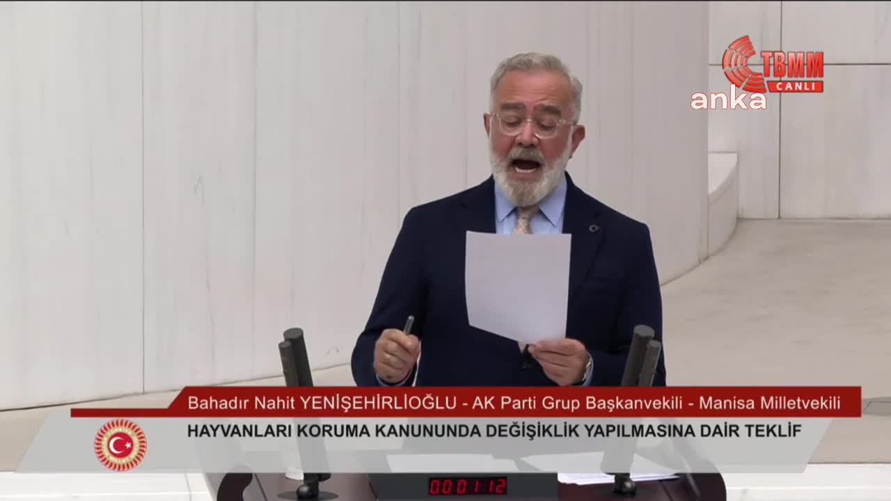 AK Parti Grup Başkanvekili Yenişehirlioğlu'nun muhalefet sıralarına el işaretiyle "sahipsiz köpekler" sözleri gerilim yarattı