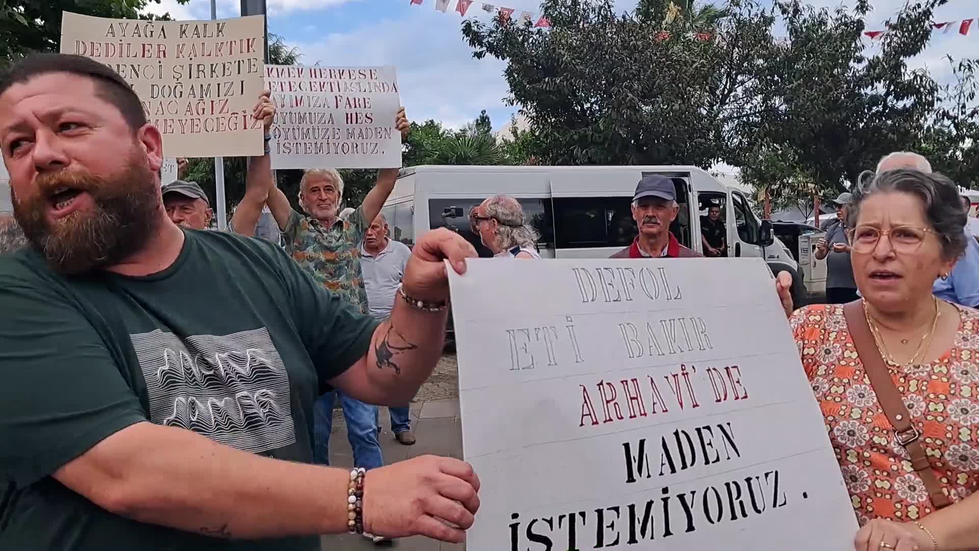 Arhavili vatandaşlar, madenler, dereler ve HES uygulamalarına karşı eylemde...