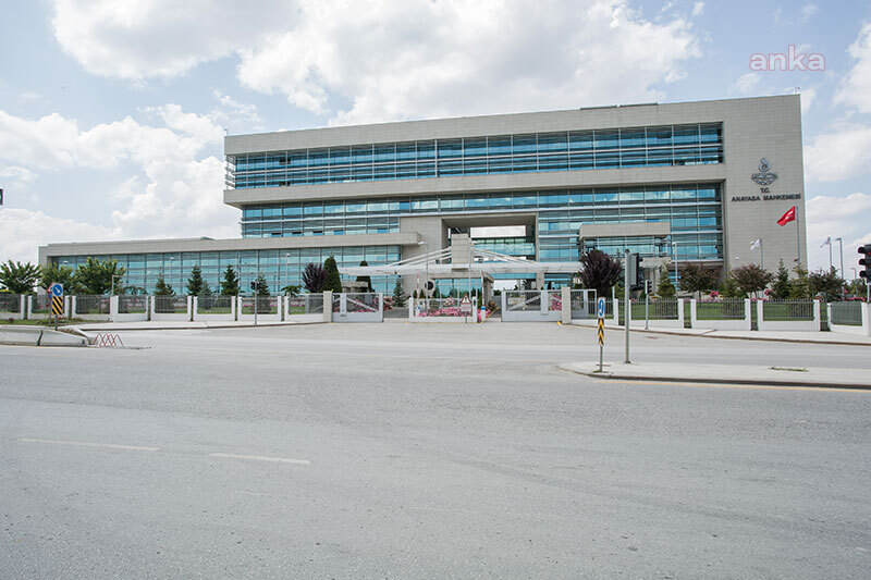 ANAYASA MAHKEMESİ, BERAAT EDEN ÖĞRETMENE DİSİPLİN CEZASI VERİLMESİNİ ELEŞTİRDİ
