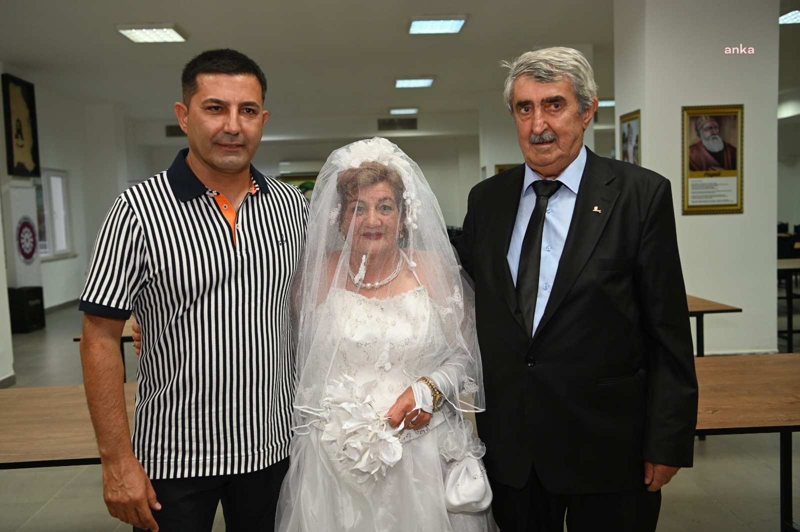 Kuşadası Belediye Başkanı Günel, Güneş çiftinin 56 yıl sonra düğün hayalini gerçekleştirdi