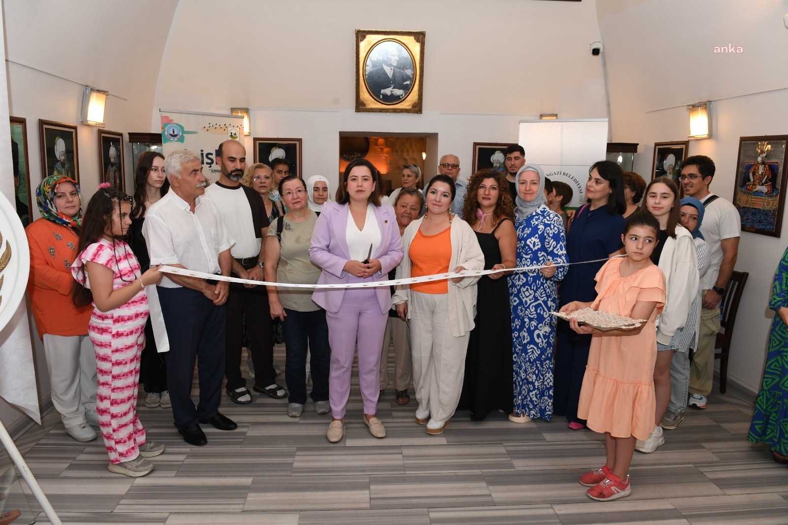 OSMEK kursiyerlerinin yıl sonu resim sergisi, vatandaşların beğenisine sunuldu