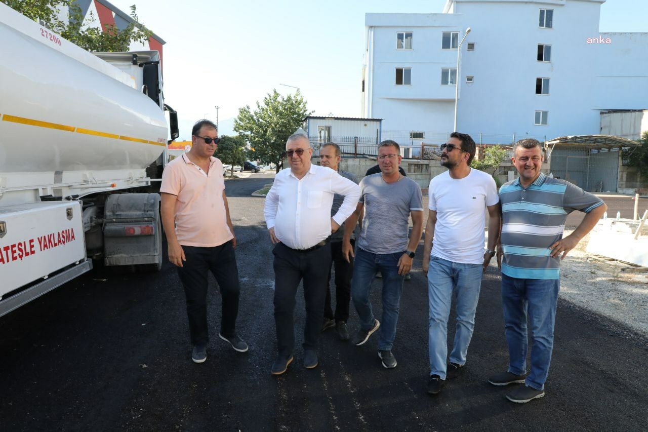 Edremit Belediyesi'nden ilçe genelinde asfaltlama çalışması