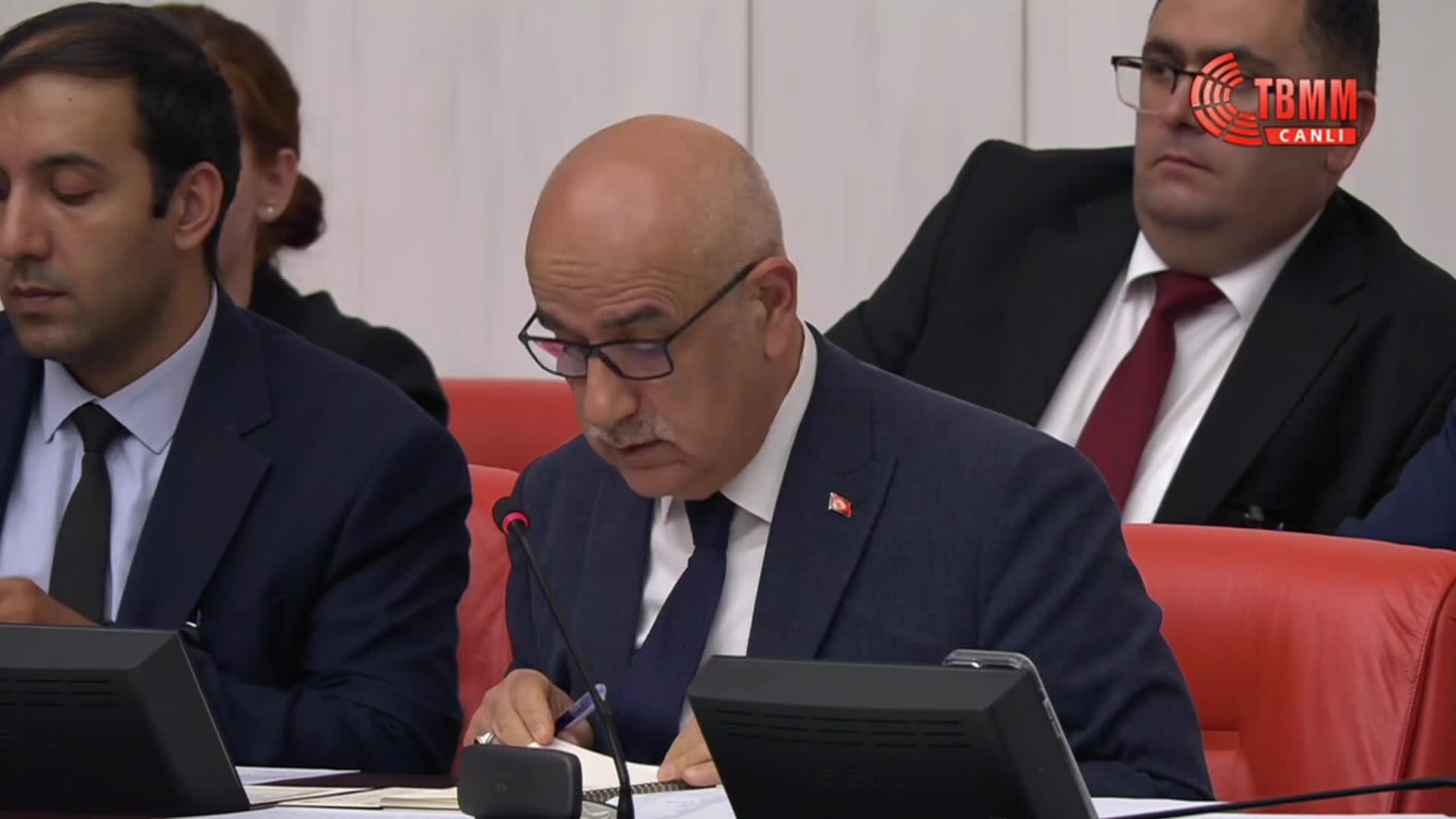 TBMM Genel Kurulu'nda sokak hayvanlarına ilişkin kanun teklifi görüşmeleri... Komisyon Başkanı Kirişci soruları yanıtladı