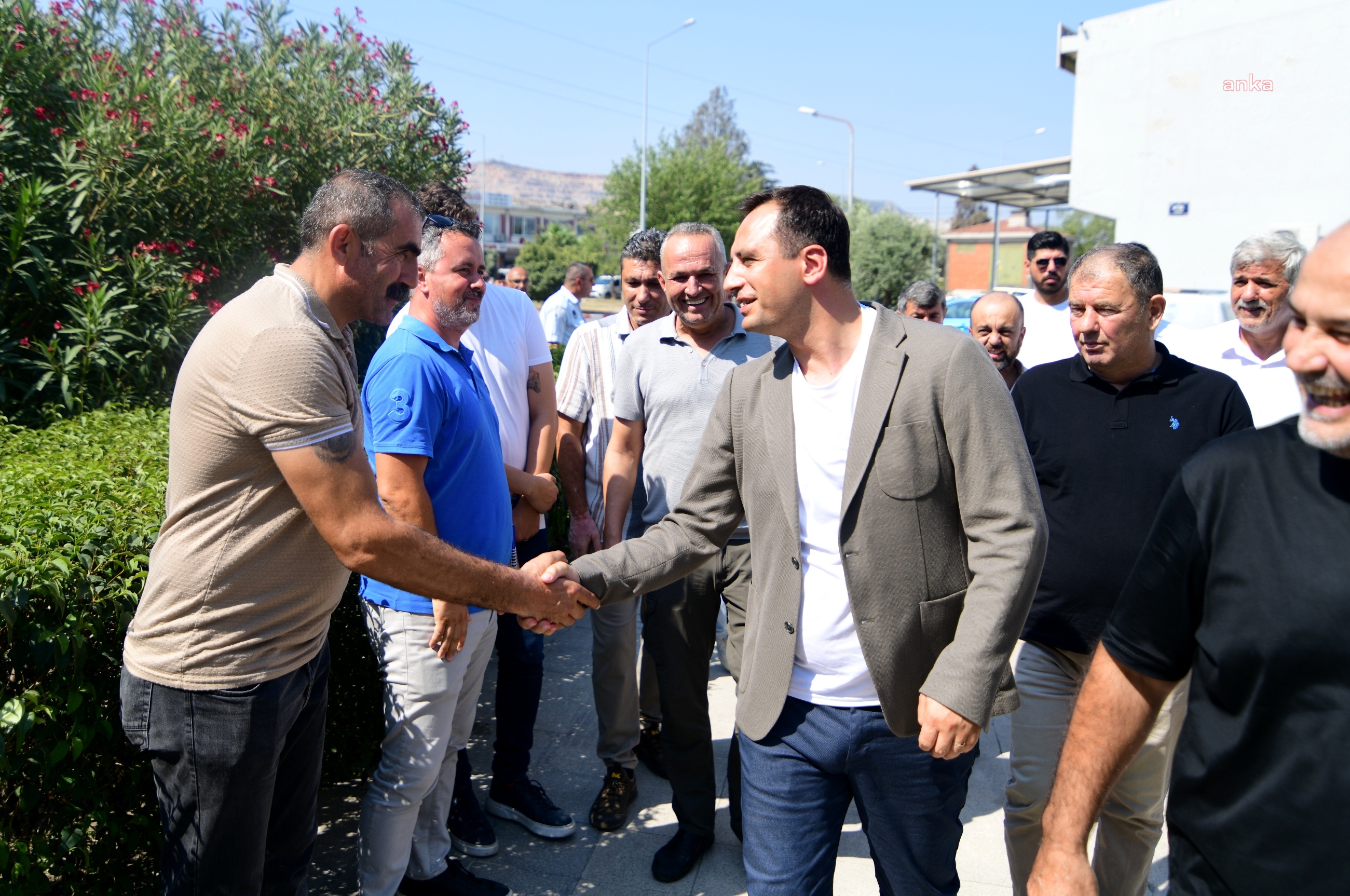 Bornova Belediye Başkanı Eşki'den Ayakkabıcılar Sitesi esnafına çözüm sözü