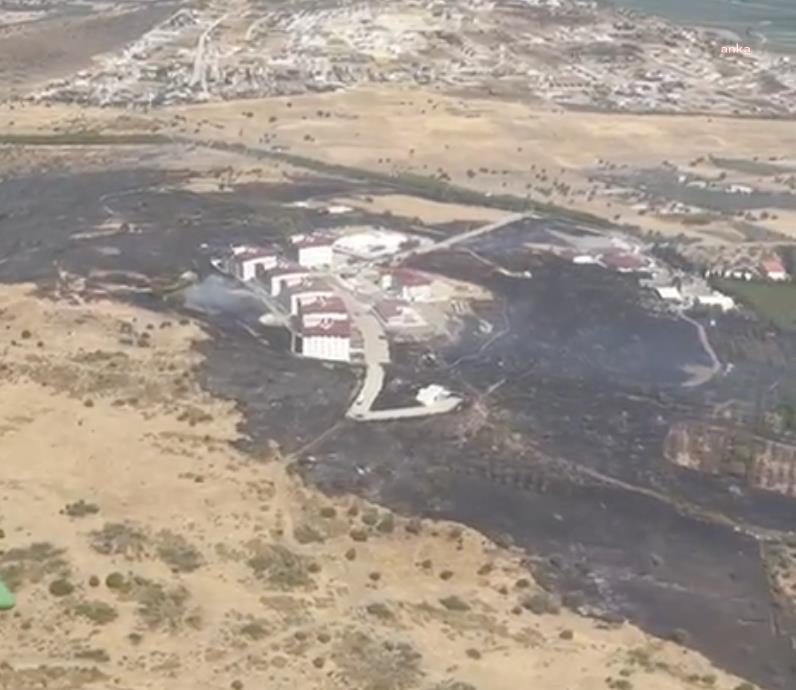 İzmir Foça'da ormanlık dışında çıkan yangın kontrol altına alındı