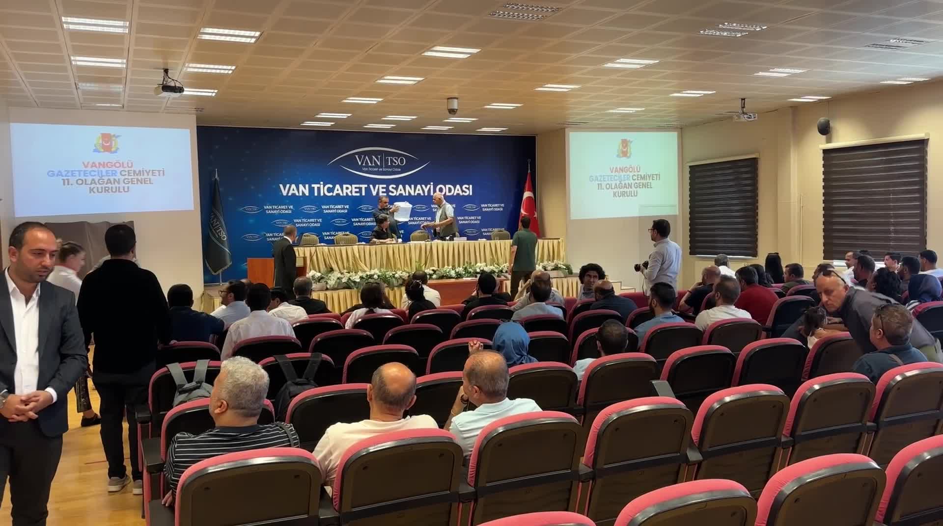 Vangölü Gazeteciler Cemiyeti'nde Orhan Aşan başkan seçildi
