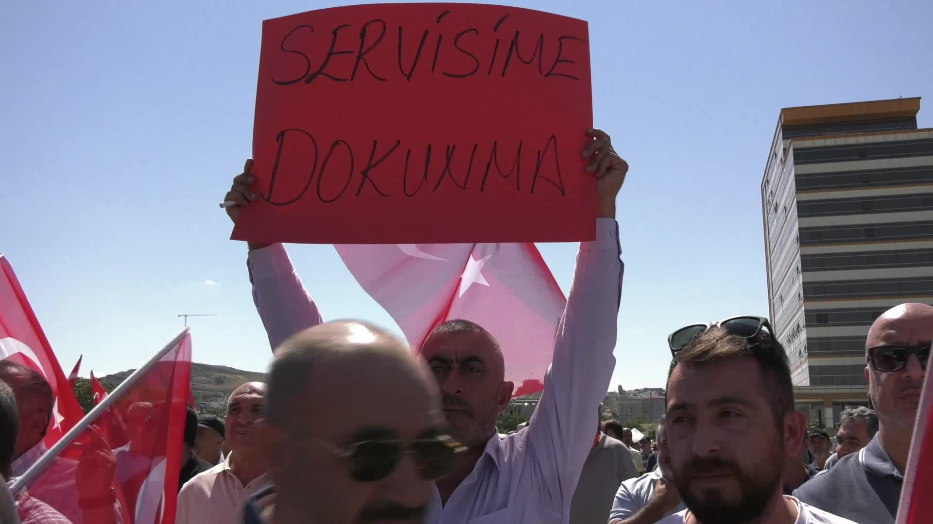 Ankara'da servisçilerden kamuda servislerin kaldırılması kararına tepki