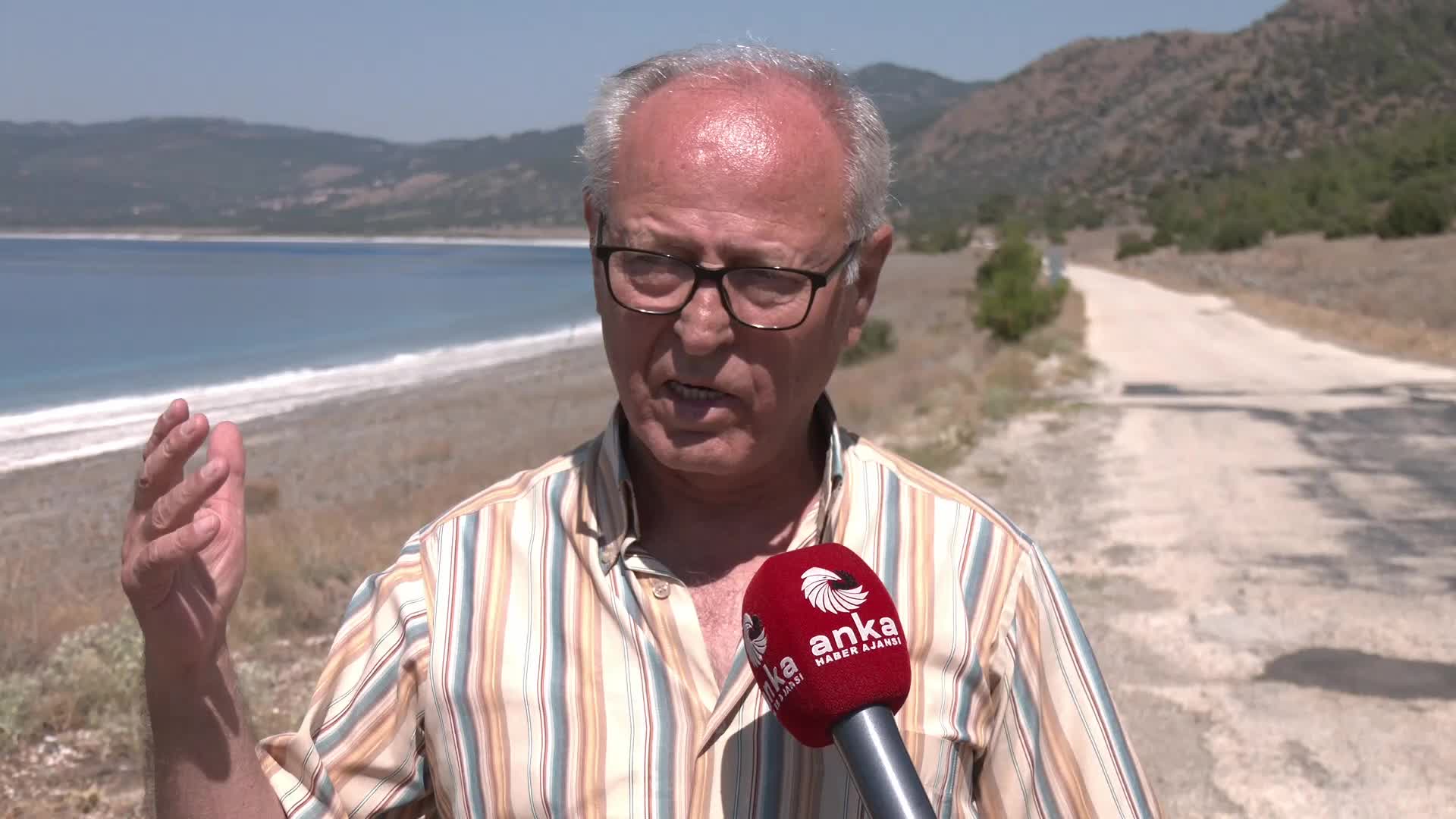 Salda Gölü'nü Koruma Derneği Başkanı Şakar: "Asfaltların göle gideceğini ve göle zarar vereceğinizi düşünüyoruz. Yetkililerden tam koruma istiyoruz"