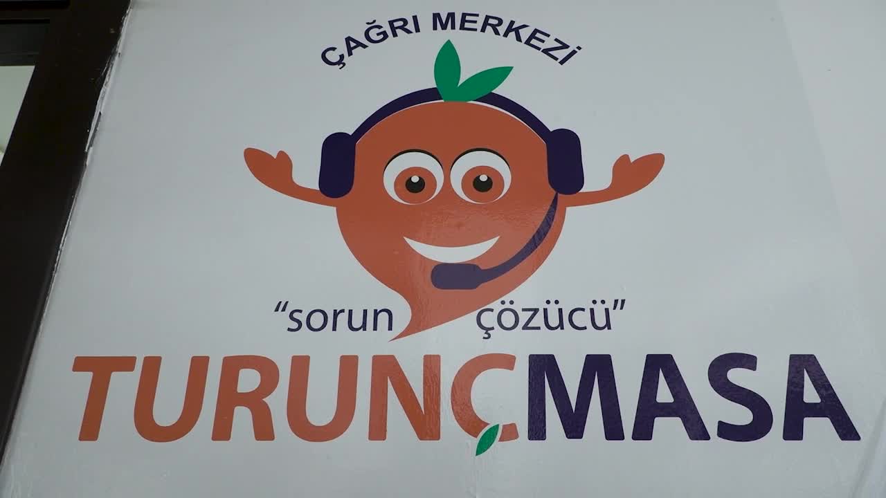 Muratpaşa Belediye Başkan Uysal, Turunç Masa’da telefonları cevapladı